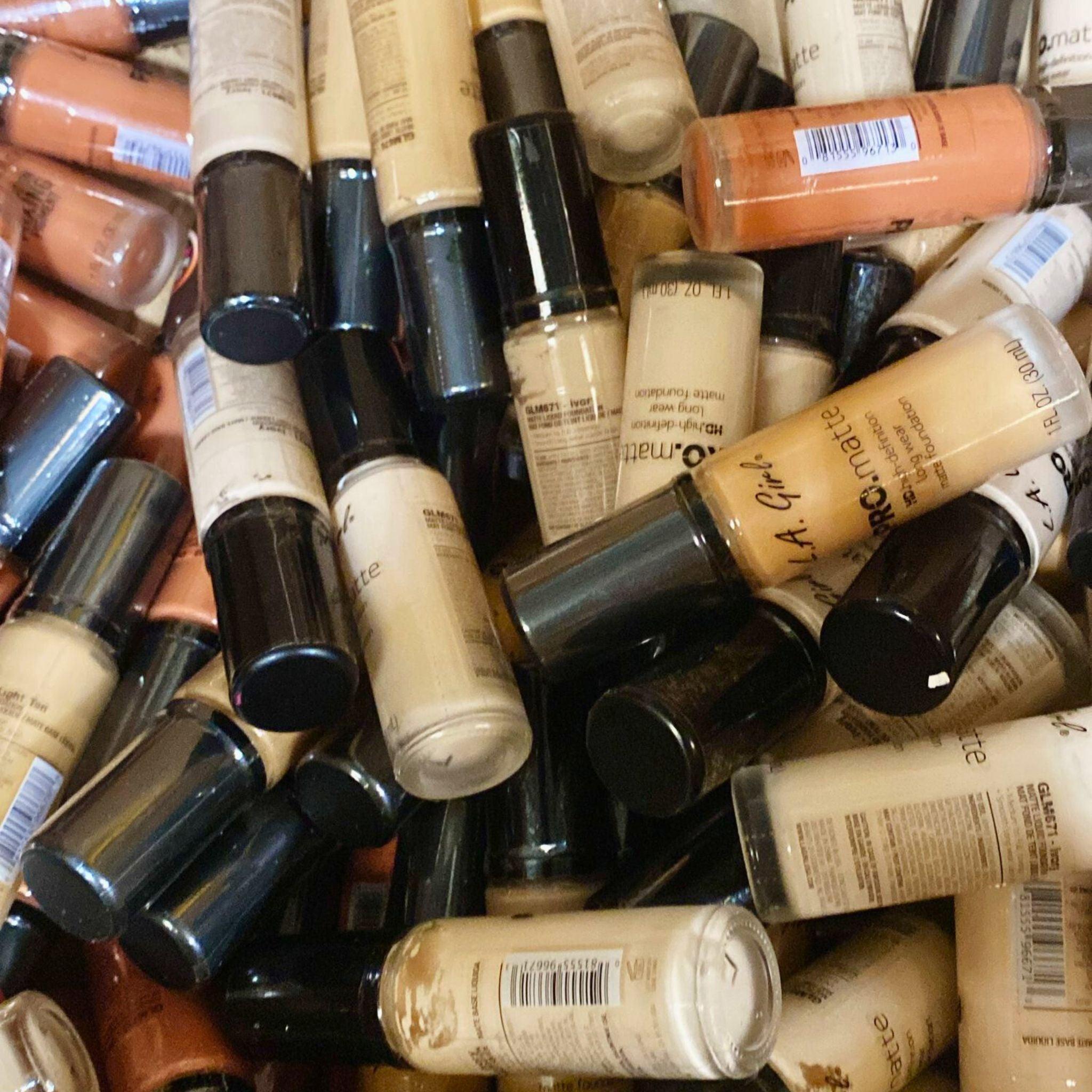 LA Girl Pro Matte Foundation & Color Foundation - 70 Pcs Lot - Full Coverage Liquid Makeup for Flawless Skin - Perfect for Professional Makeup Artists & Beauty Enthusiasts