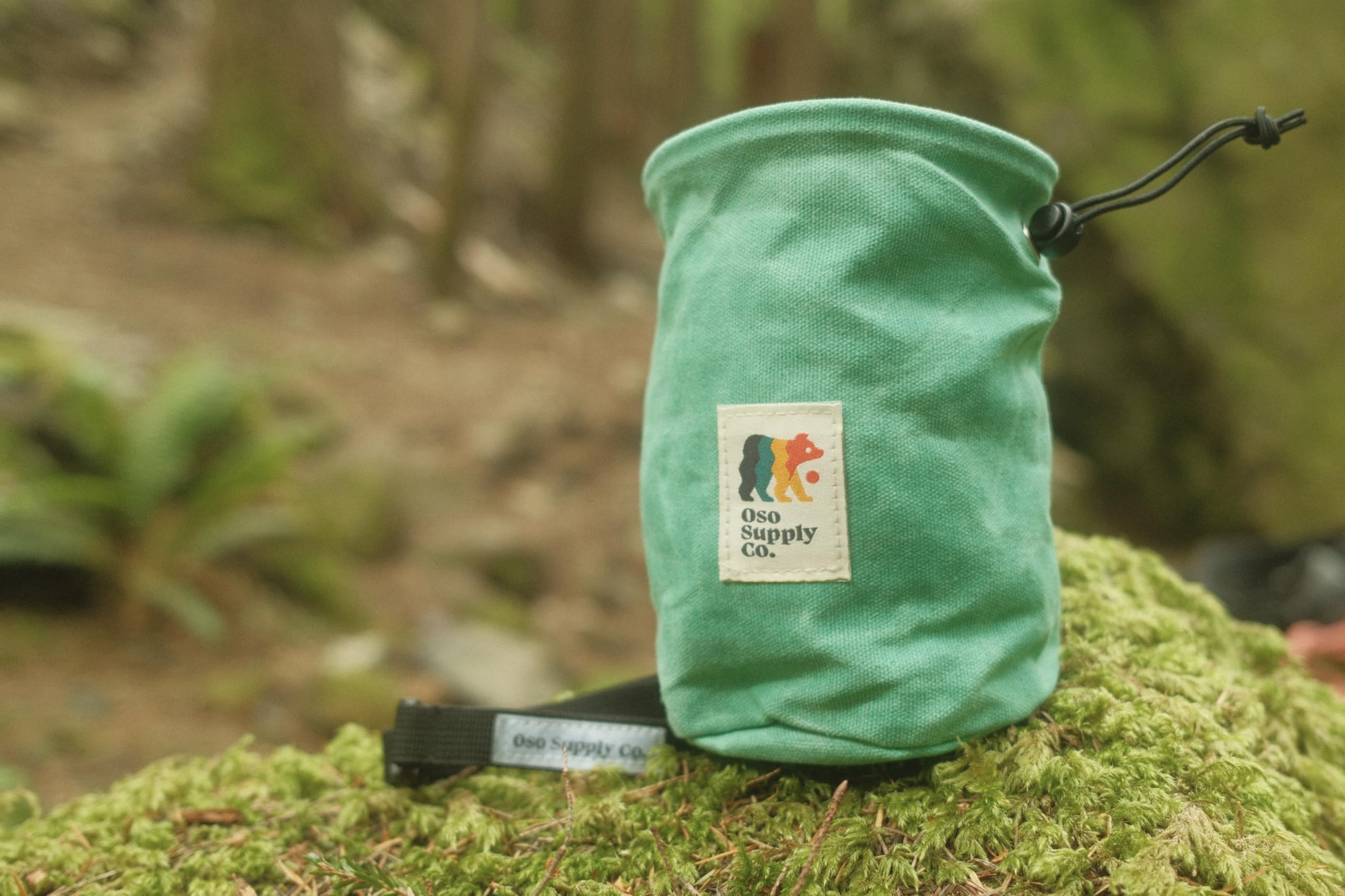 Premium Waxed Canvas Chalk Bag for Rock Climbing & Bouldering - Durable Chalk Bucket with Adjustable Belt, Waterproof & Zippered Pocket - Ideal Climbing Gear for Indoor Gym & Outdoor Adventures - Perfect for Sport Climbing, Training & Mountain Excursions