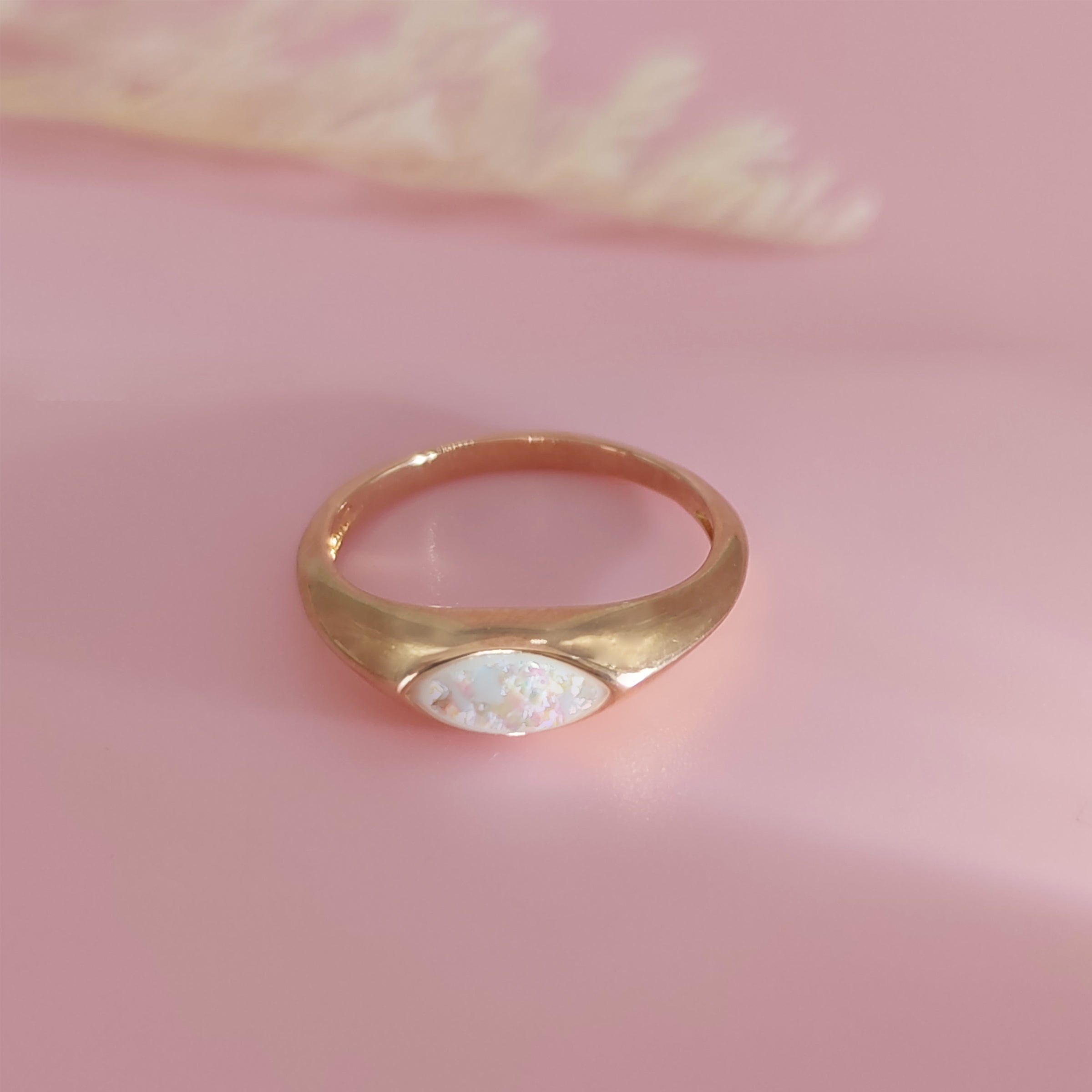 Eternal Embrace Memorial Ashes Ring - Keepsake Jewelry for Loved Ones - Perfect for Remembrance, Memorial Services & Everyday Wear