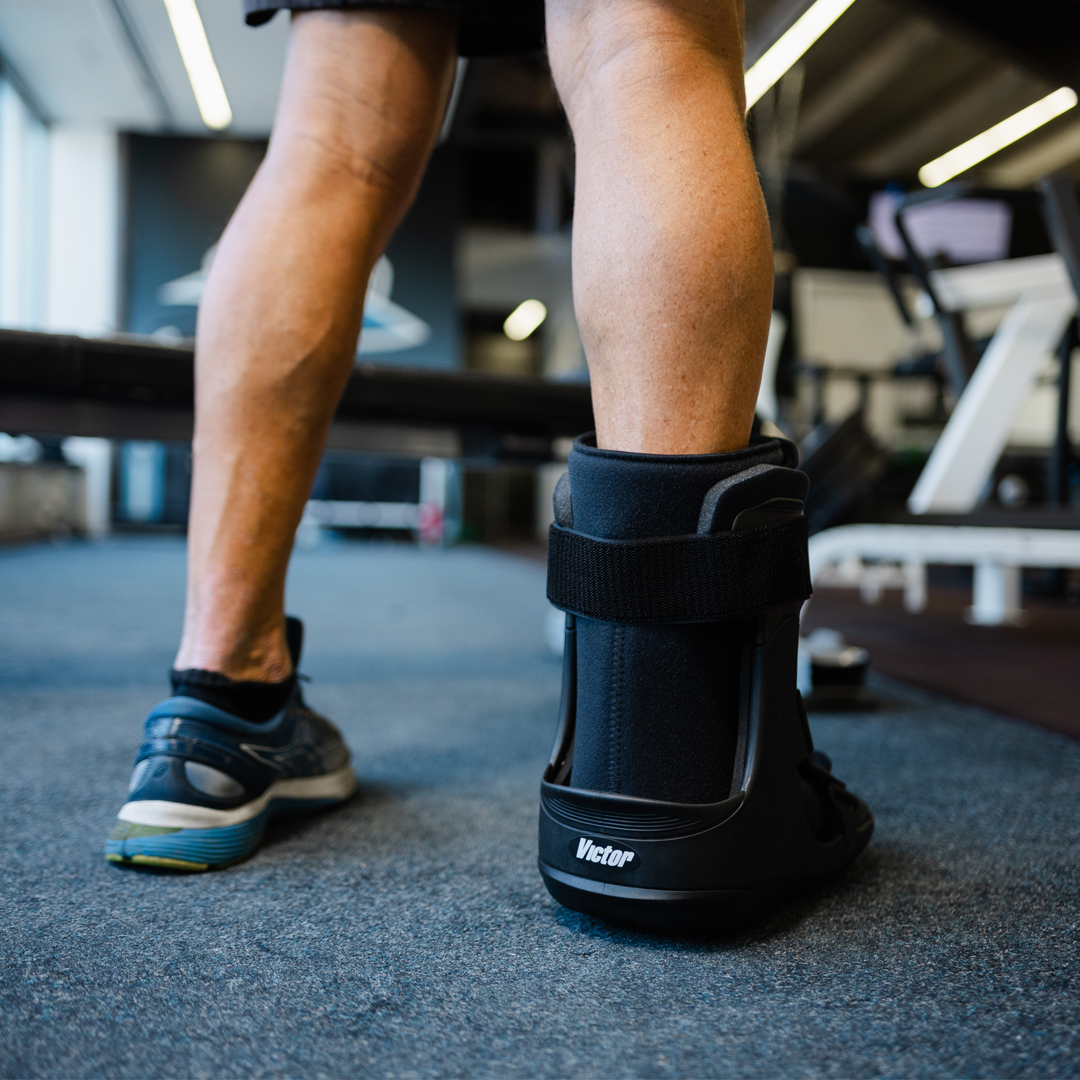 Victor Moonboot 1.0 Ankle Support Brace - Adjustable Medical Walking Boot for Sprains, Fractures & Post-Surgery Recovery - Lightweight & Comfortable for Men & Women - Perfect for Sports Injuries, Daily Use & Rehabilitation