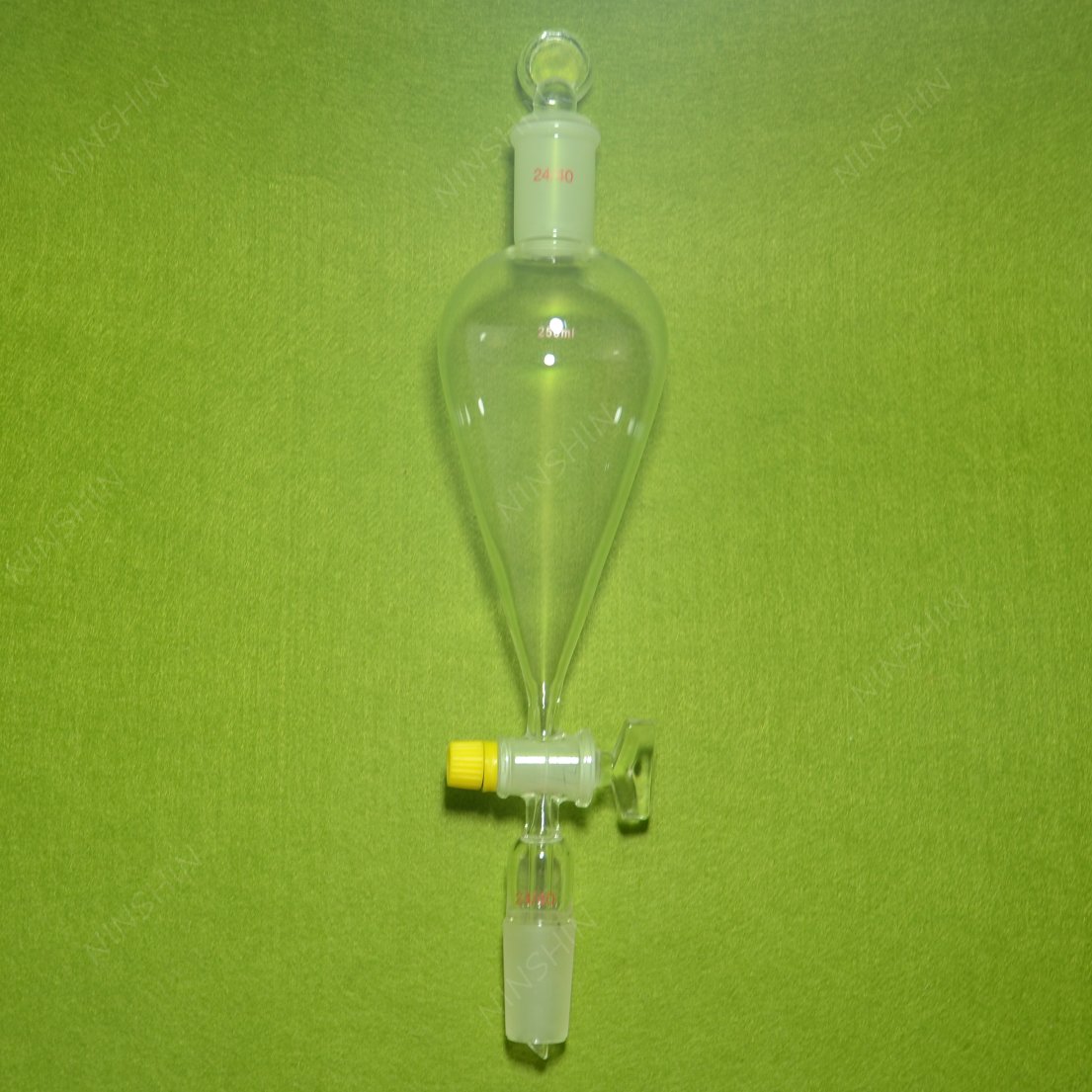 250ml Pear Shape Glass Separatory Funnel with 24/40 Joint & Glass Stopcock - Lab Glassware for Chemical Extraction, Essential Oil Distillation & Chemistry Experiments