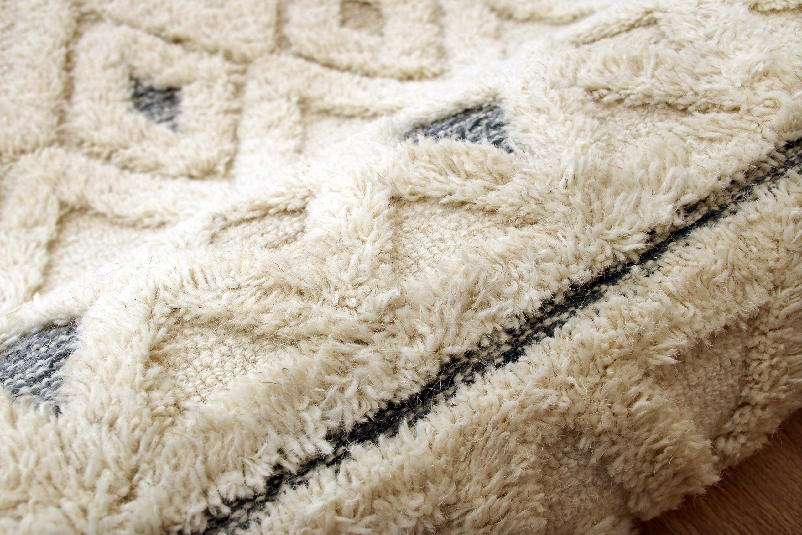 LR Home 6ft Round Indoor Natural Wool Area Rug - Hand Tufted Modern Farmhouse Boho Style Carpet for Bedroom, Living Room, Office, Nursery & Entryway - Ivory/Navy - Perfect for Cozy Home Decor & High-Traffic Areas