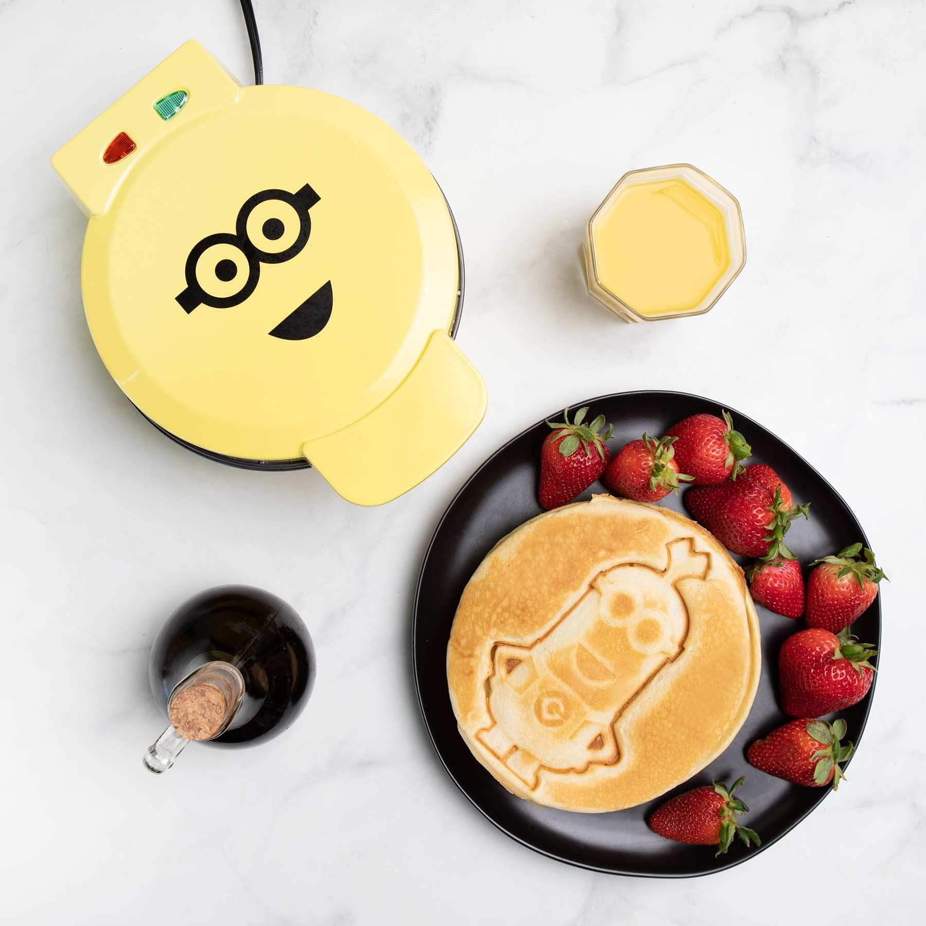 Uncanny Brands Minions Kevin Waffle Maker - Make Fun Minion-Shaped Waffles - Non-Stick Waffle Iron for Kids & Family Breakfast - Perfect for Birthday Parties & Movie Nights