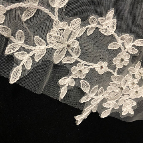 Evita Veil - Elegant Wedding Veil for Brides | Perfect for Church Ceremonies & Outdoor Weddings