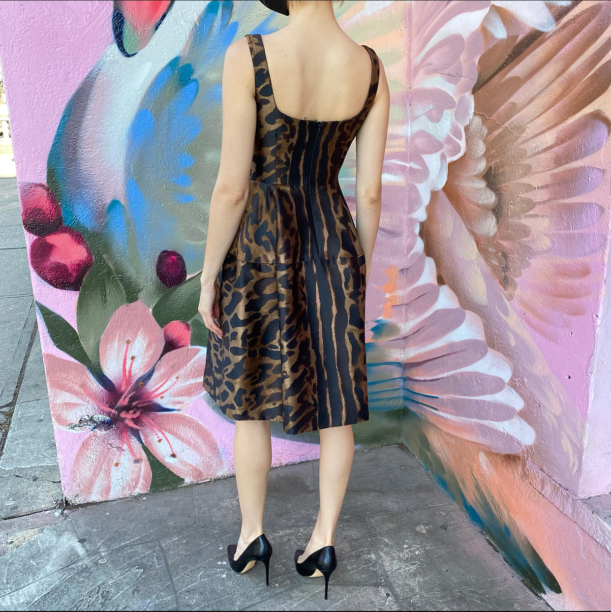 Alexander McQueen Leopard Print Sleeveless Cocktail Dress Size IT38 / US 2 - Perfect for Evening Parties, Weddings & Special Occasions