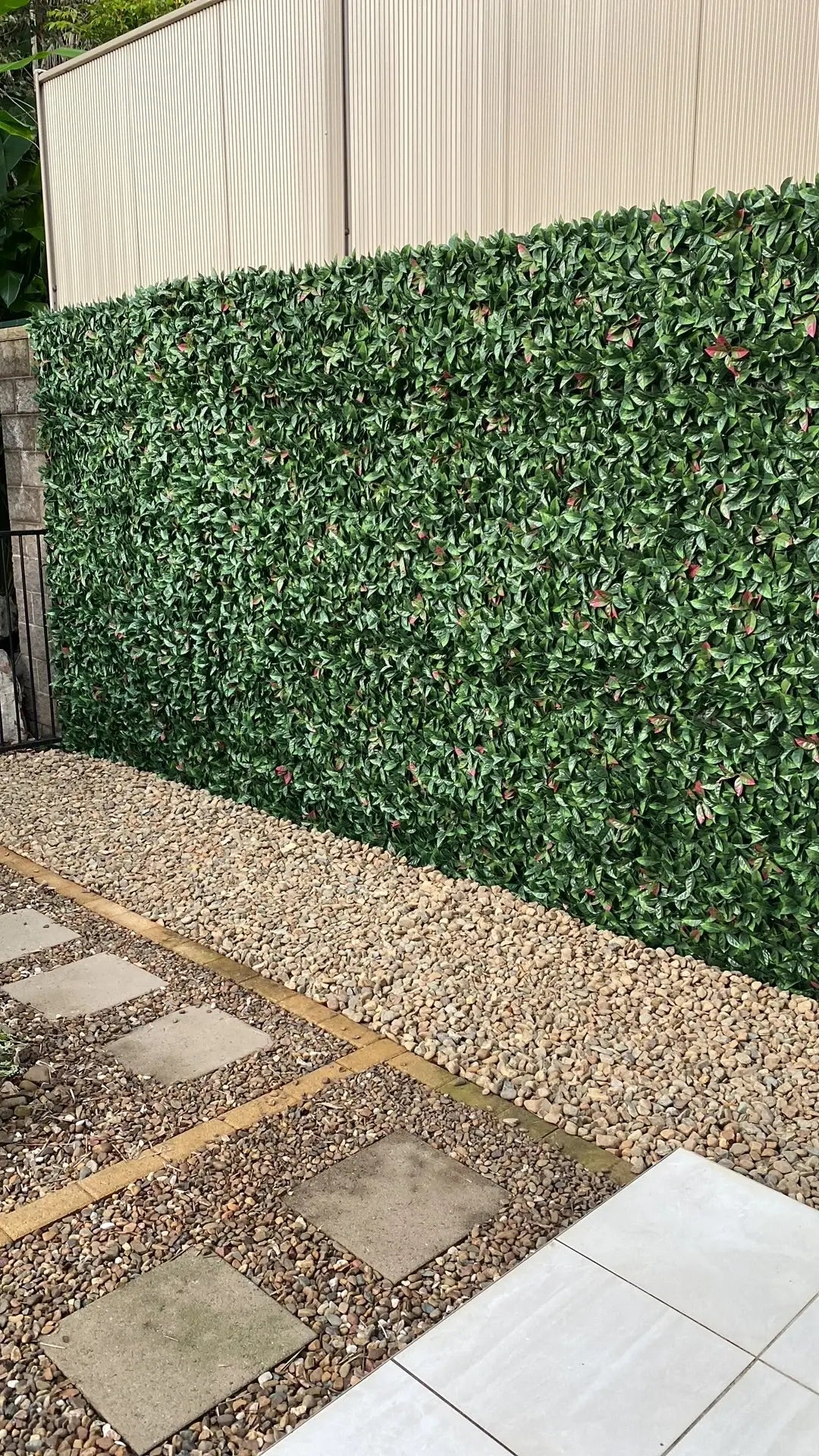 UV Resistant Photinia Artificial Hedge Panel - 1m x 1m Fake Vertical Garden for Privacy Screening, Balcony Decor & Outdoor Landscaping