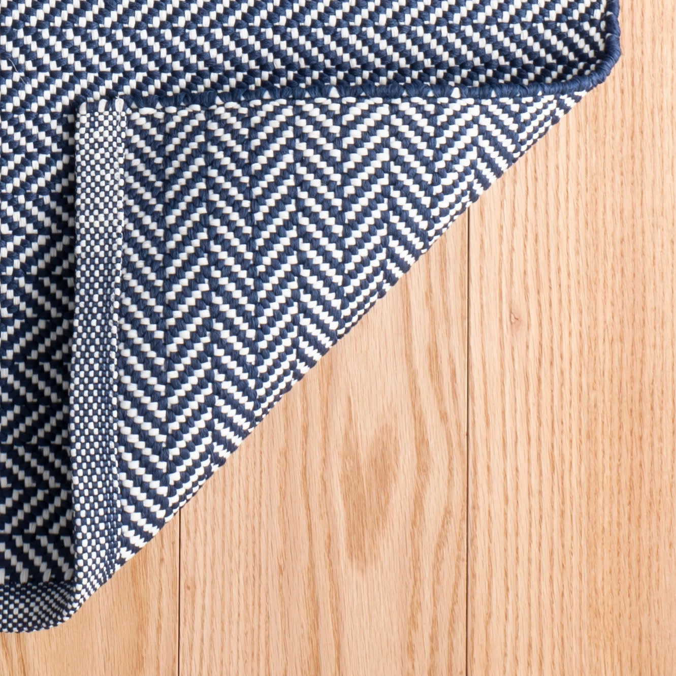 Handwoven Herringbone Indoor Outdoor Rug - Navy Ivory Bohemian Style Area Carpet for Living Room, Bedroom, Patio & Deck Decor