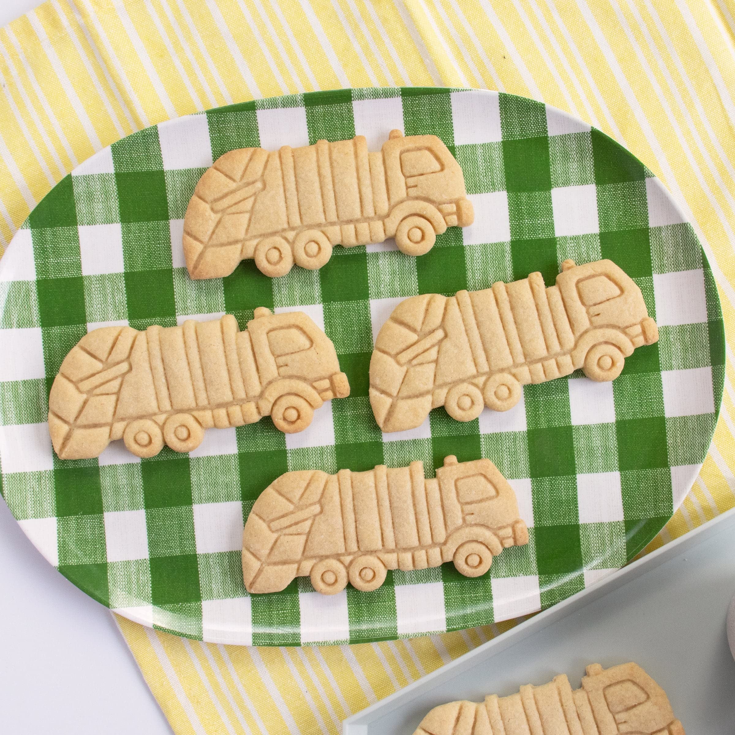 Rubbish Truck Cookie Cutter - 1 Piece Stainless Steel Baking Tool for Kids & Adults | Perfect for Garbage Truck Themed Cookies, Birthday Parties & Baking Decorations