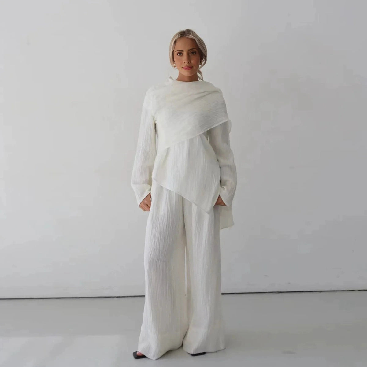 Urgarment Wrinkle-Free 2-Piece Women's Tops and Pants Set #251034 - Comfortable Office Wear & Casual Outfit