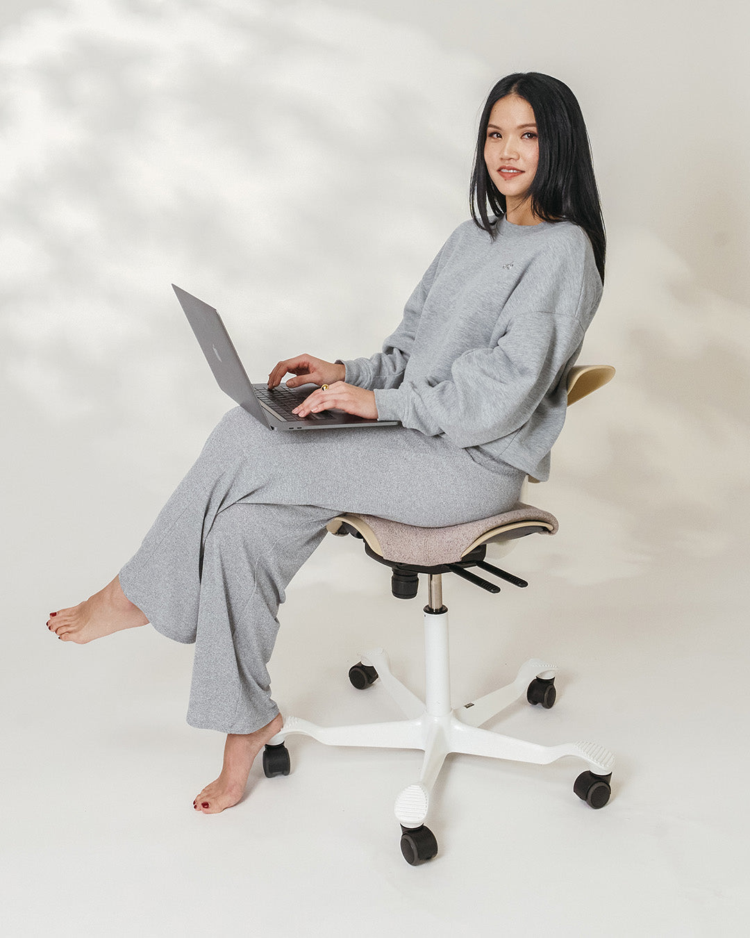 HÅG Capisco Puls 8020 Ergonomic Office Chair with Kvadrat Sand ARDA Fabric - Modern Design Collection for Home & Workspace Comfort