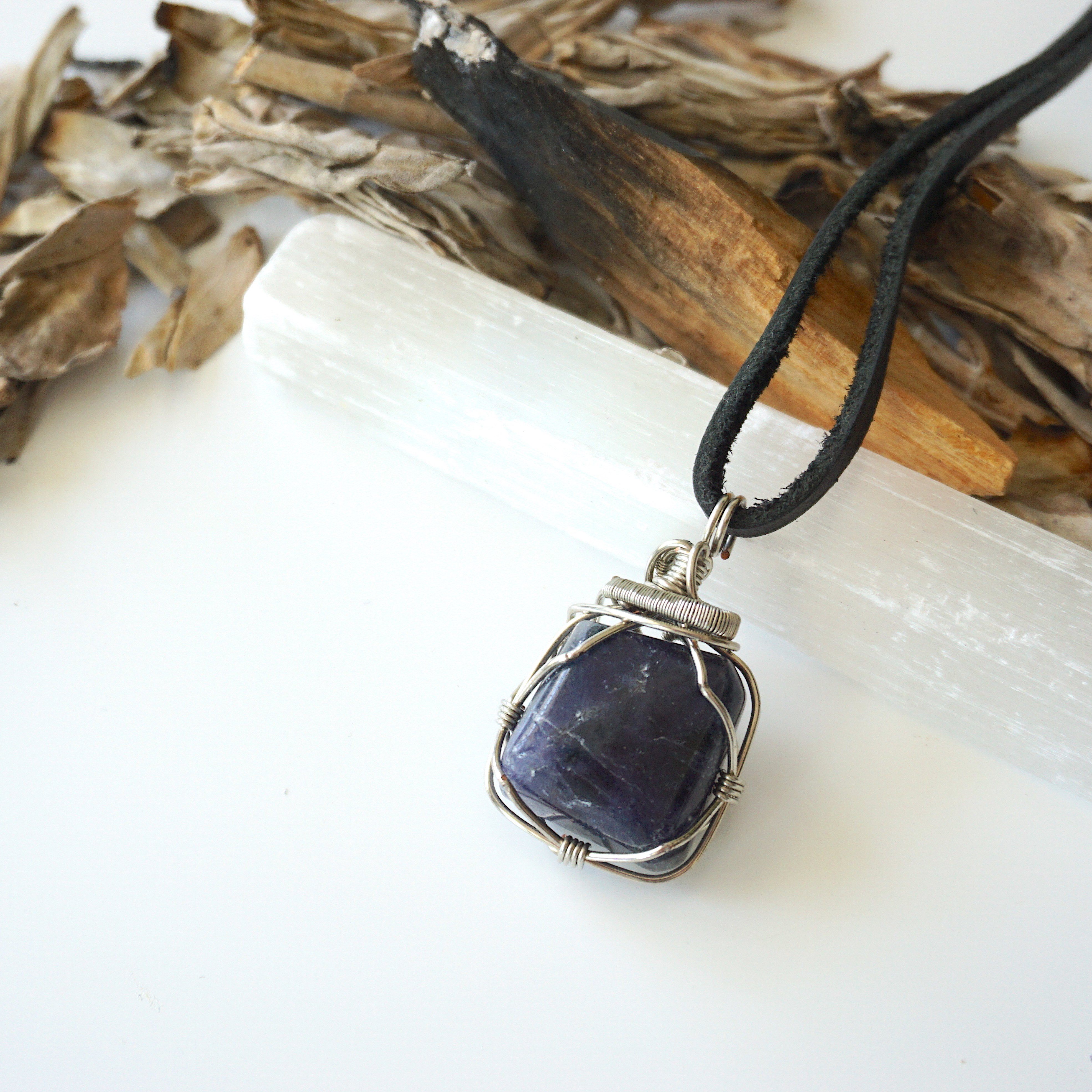 Natural Raw Sapphire Pendant Necklace - 925 Sterling Silver Plated in White Gold (Dark Silver) | Elegant Jewelry Gift for Women, Perfect for Weddings, Parties & Special Occasions