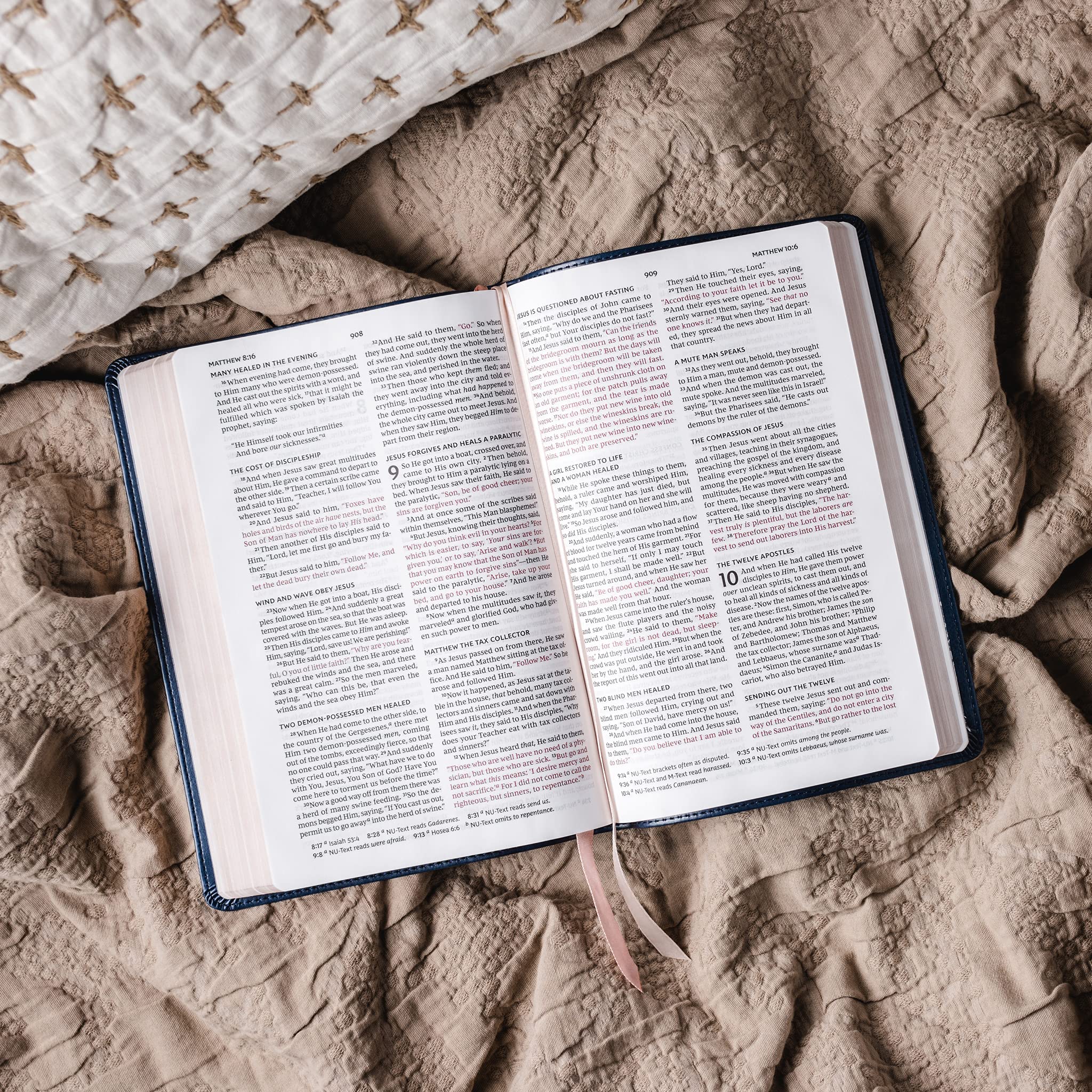 NKJV Thinline Bible - Large Print, Leathersoft Cover, Blue with Red Letter Text, Comfort Print | Holy Bible New King James Version | Perfect for Daily Devotion, Church Services & Bible Study