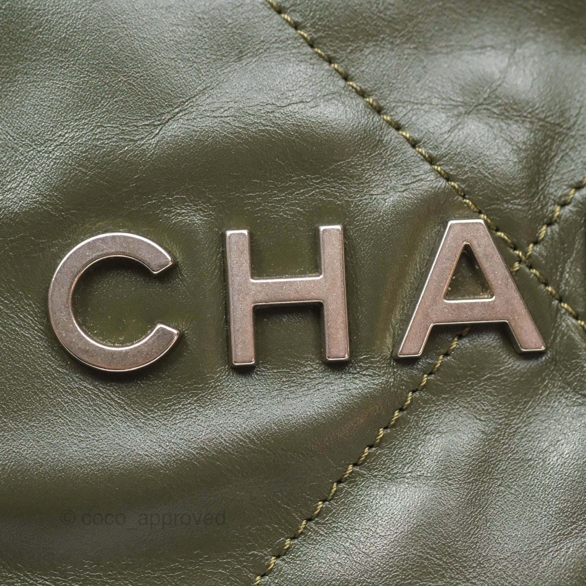 Chanel 22 Medium Handbag in Green Shiny Calfskin with Ruthenium Hardware - Luxury Crossbody Bag for Women, Perfect for Date Night & Evening Events