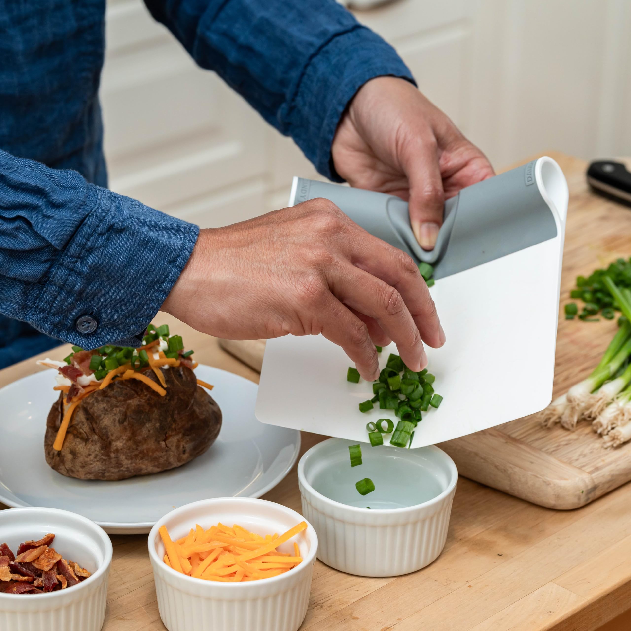 DANDY ScooperDuper - Multi-Purpose Folding Kitchen Tool | Bench Scraper, Dough Cutter & Food Scooper | Ergonomic Design for Baking, Cooking & Food Prep | Perfect for Cutting Boards & Chef Knives | Space-Saving Kitchen Gadget for Home & Professional Use