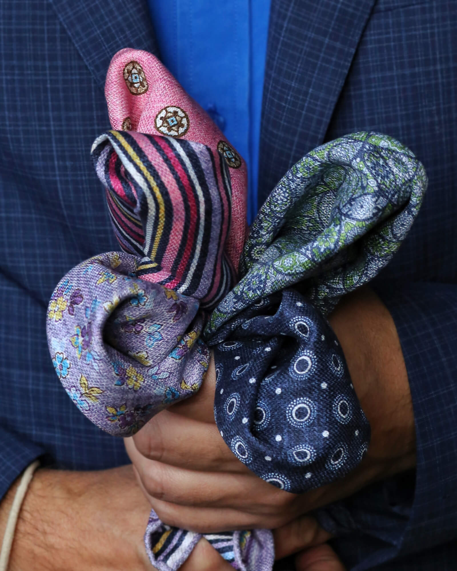 DÉCLIC Venosa Floral Reversible Hanky Scarf - Navy Blue - Stylish Fashion Accessory for Women, Perfect for Parties, Weddings & Everyday Wear