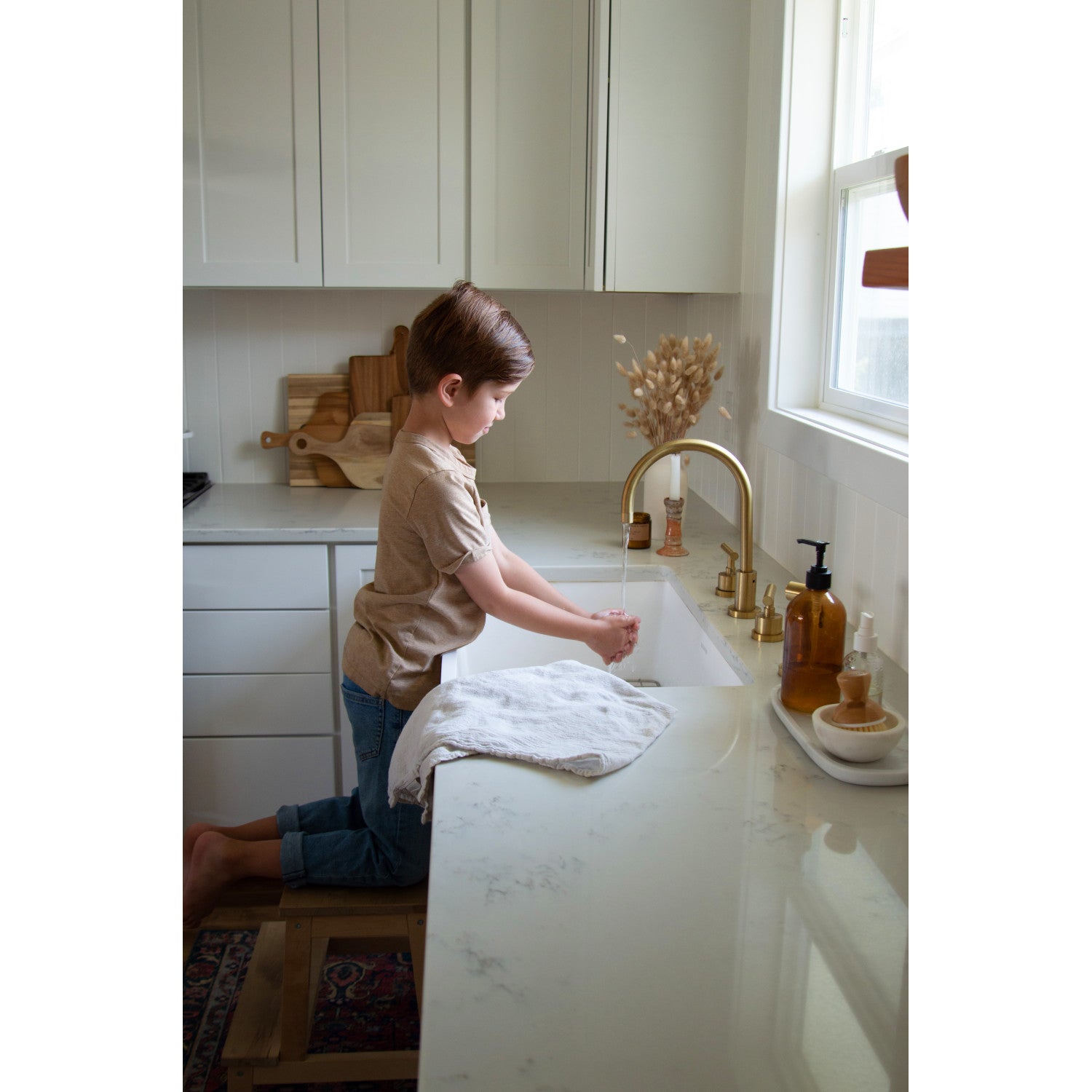 Arcticstone GKFA301810BC 30 Inch White Farmhouse Kitchen Sink - Solid Surface Apron Front Single Bowl with Strainer, Matte Finish | Perfect for Rustic & Modern Kitchens