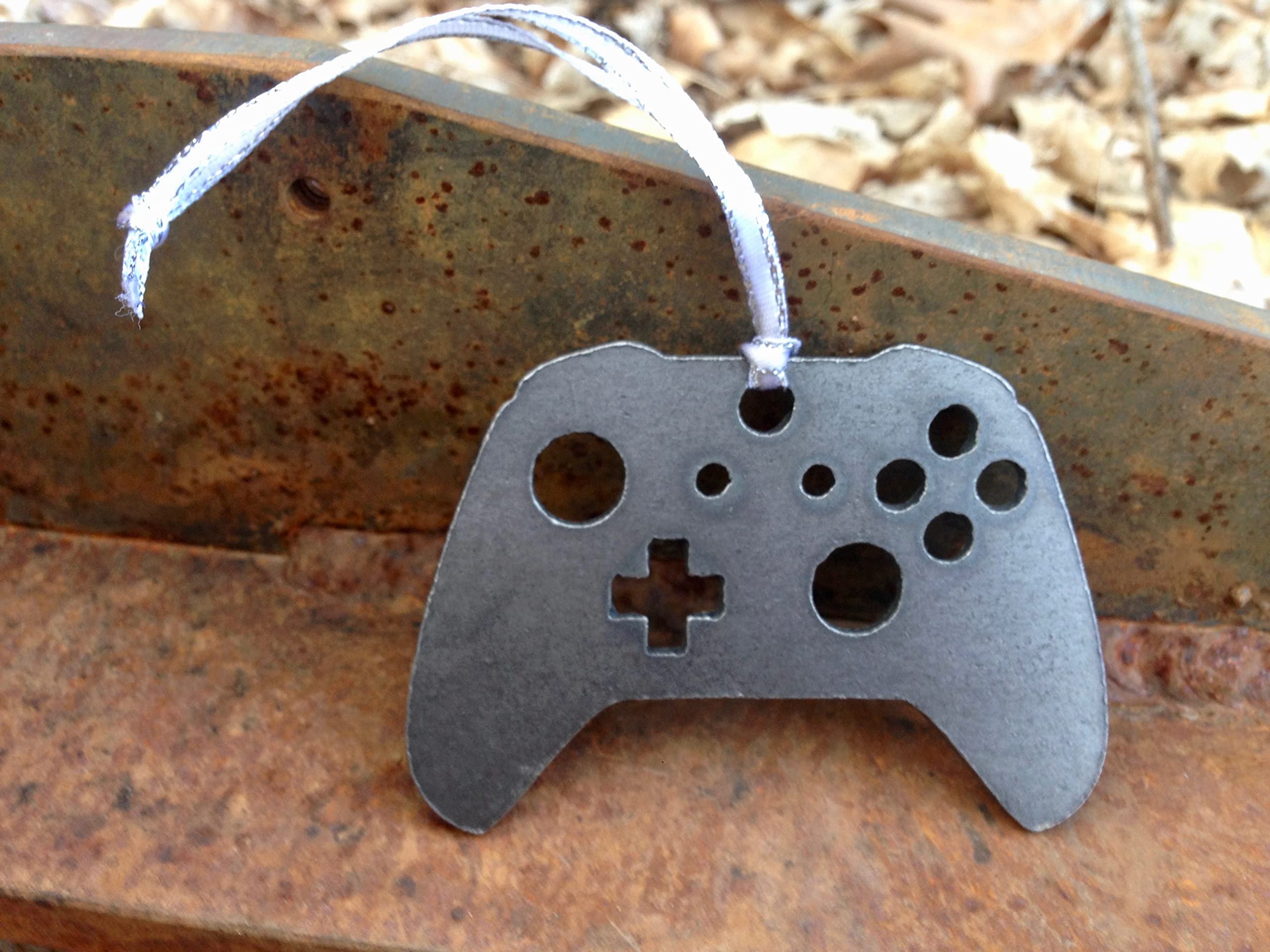 Wireless Video Game Controller Ornament - Retro Gaming Decor for Christmas Tree, Desk, and Party Decorations