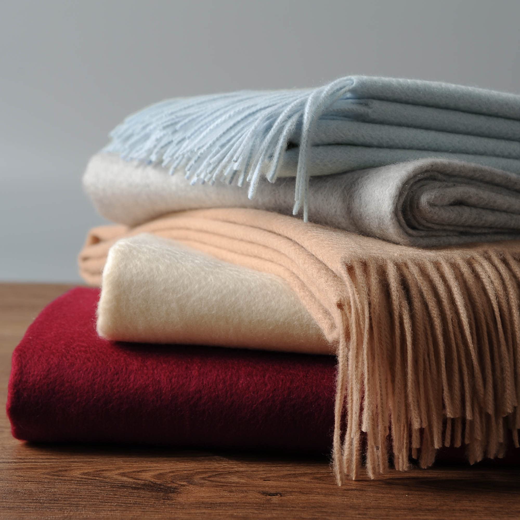 100% Pure Cashmere Throw Blanket - Soft Luxury Blanket for Sofa, Bed & Travel - Classic Design with Gift Box (Light Heather Grey) - Perfect for Cozy Evenings, Gifts & Home Decor