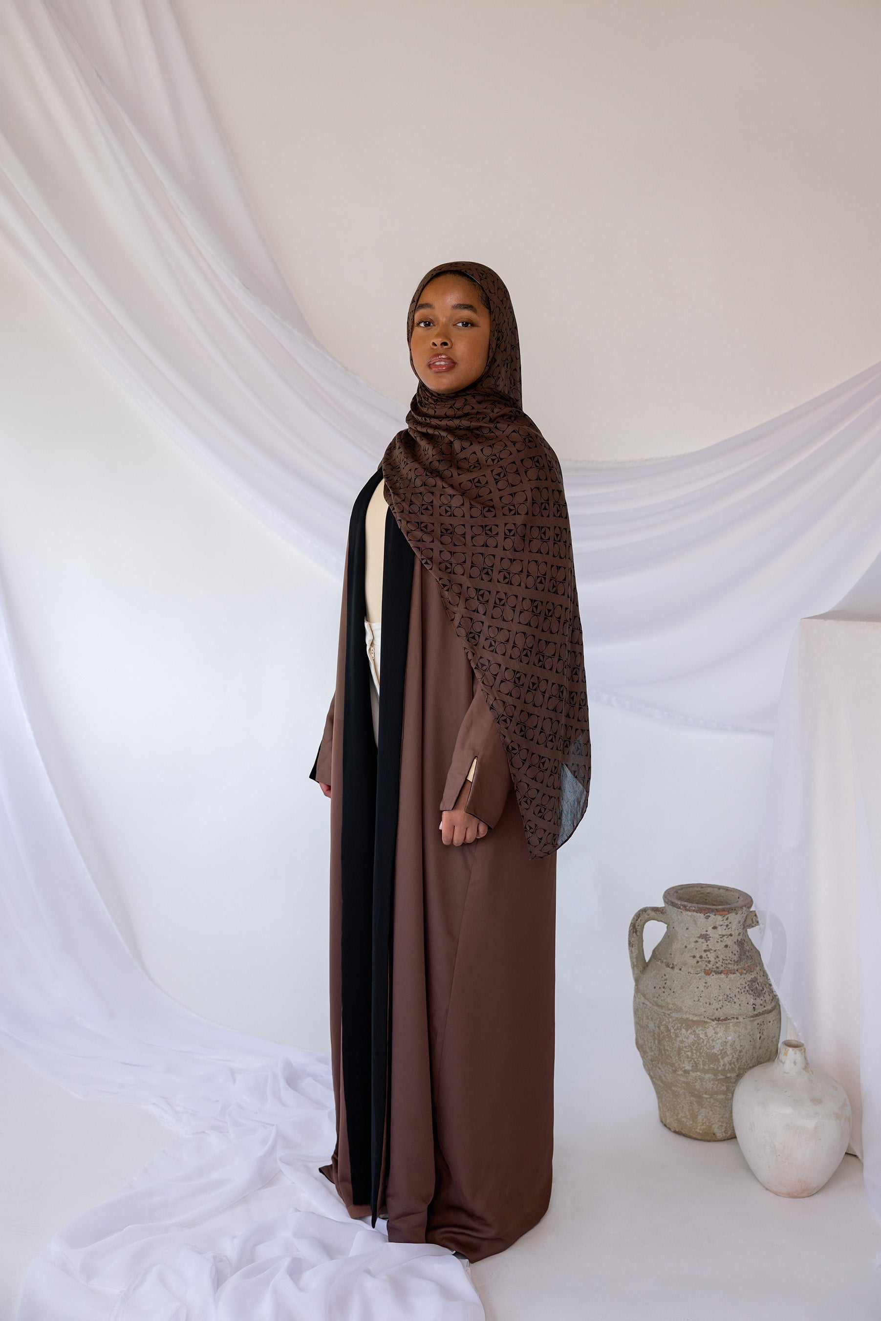 Elegant Two-Tone Black & Tan Abaya Dress - Modest Islamic Clothing for Women - Perfect for Prayer, Eid, and Special Occasions