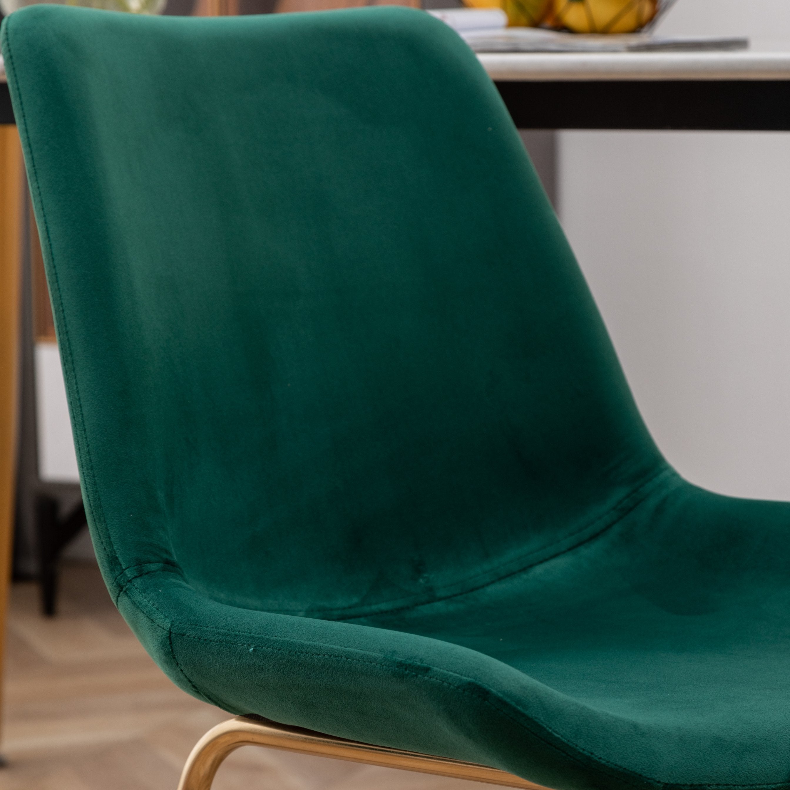 Roundhill Furniture Aufurr Modern Velvet Dining Chairs - Set of 2, Emerald Green Upholstered Side Chairs for Dining Room, Kitchen, or Home Office - Comfortable & Stylish Seating Solution