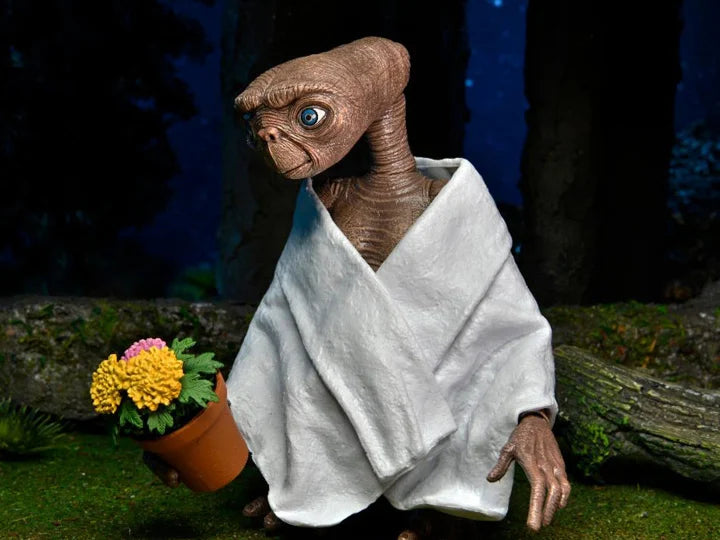 E.T. The Extra-Terrestrial 40th Anniversary Collectible Action Figure - Ultimate Edition for Movie Fans & Sci-Fi Collectors - Perfect for Display, Gifts & Nostalgic Movie Nights