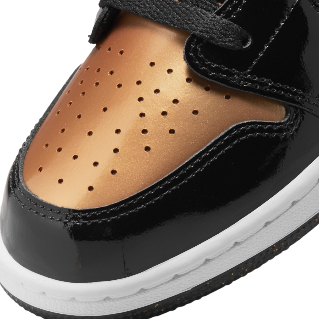 Air Jordan 1 Low GS Gold Toe - Metallic Gold, Black & White Basketball Shoes for Girls - Perfect for Casual Wear, Sports & Sneaker Collection