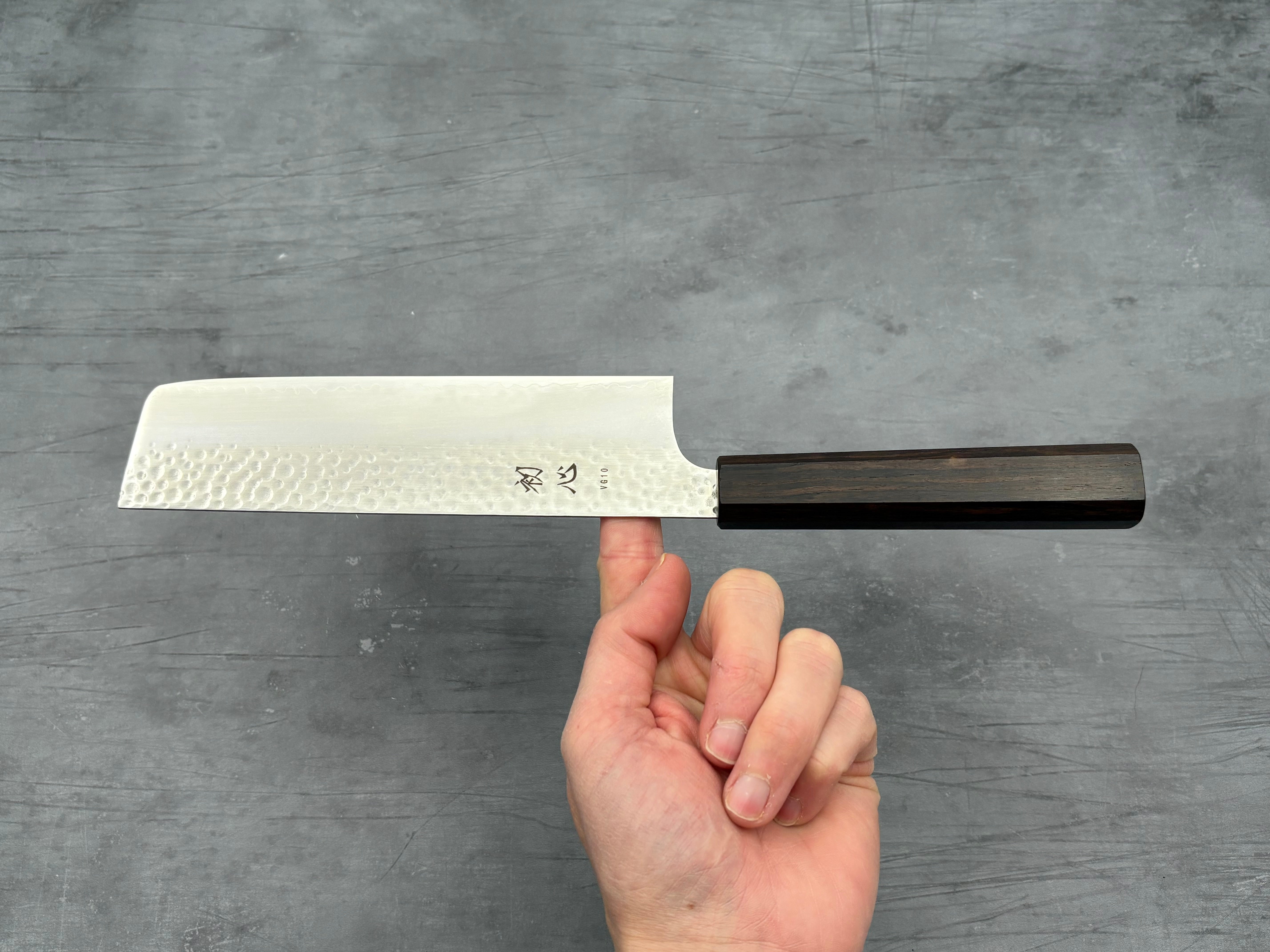 Hatsukokoro Hayabusa VG10 Tsuchime Nakiri Knife - Japanese Damascus Steel Kitchen Knife for Slicing Vegetables, Herbs & Sushi - Perfect for Home Chefs & Professional Kitchens