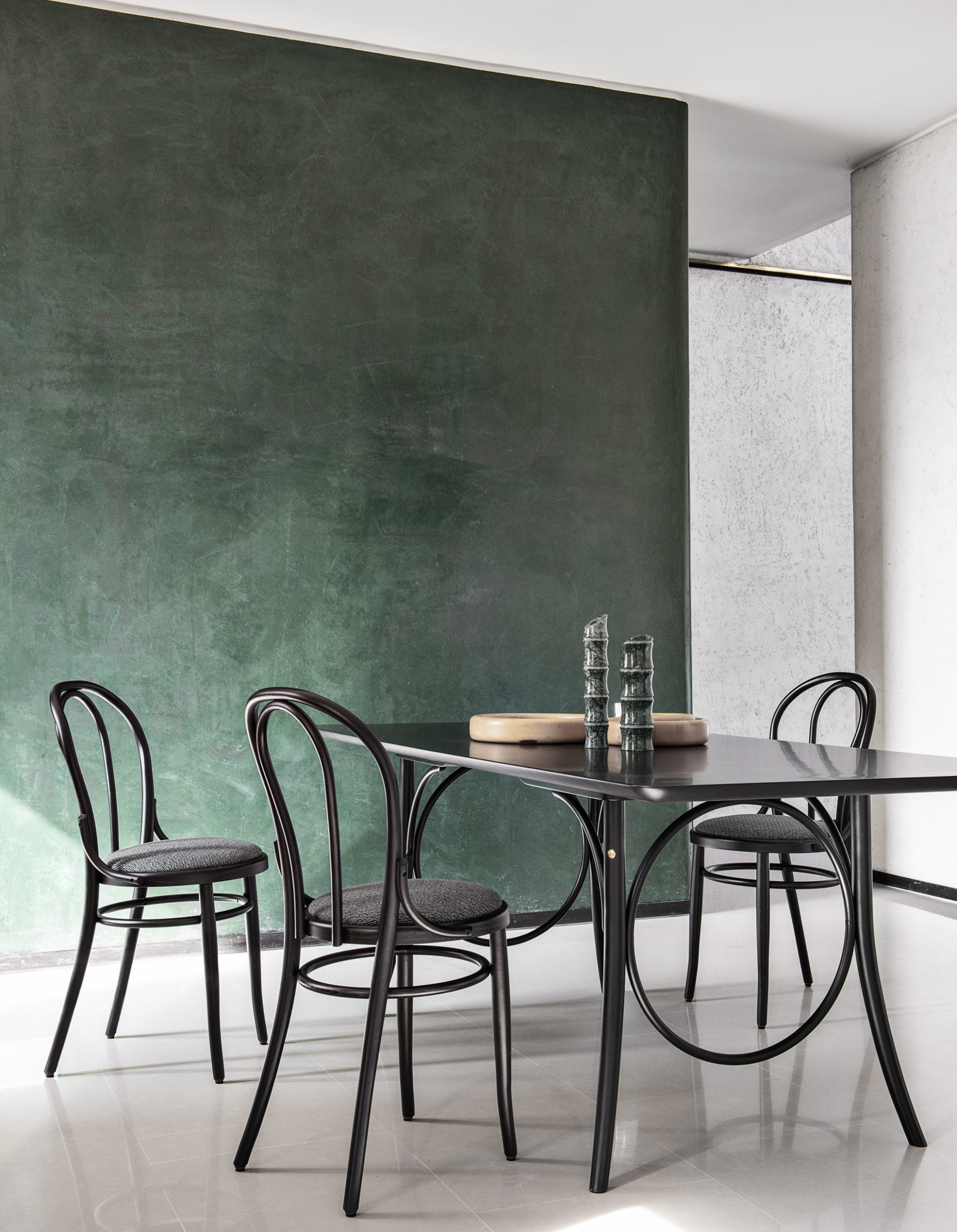 GTV Ring Bentwood Dining Table - Modern Round Wooden Table for Kitchen, Dining Room & Small Spaces - Perfect for Family Meals & Entertaining Guests
