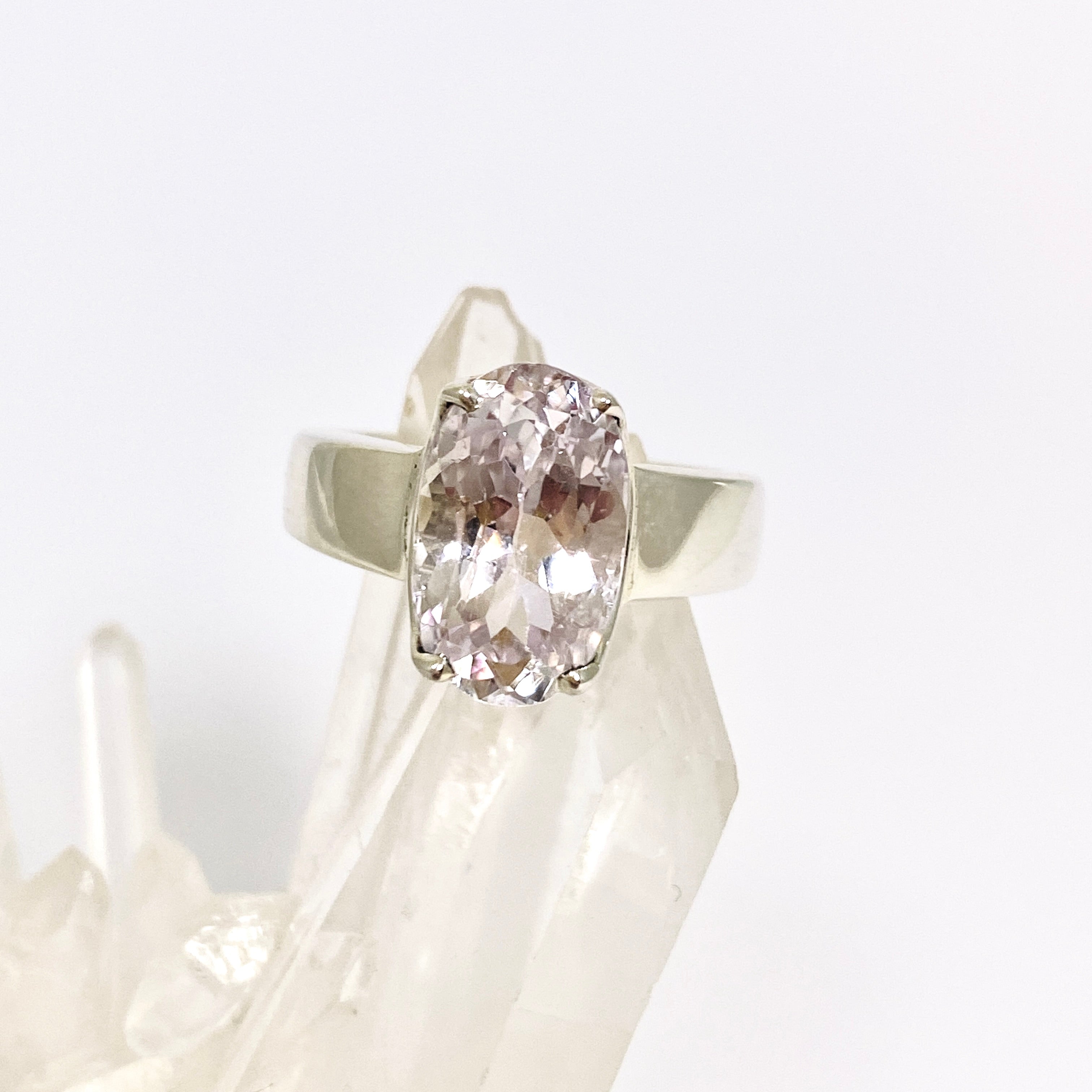 14K Gold Kunzite Oval Faceted Ring for Women - Size 7 - Elegant Pink Gemstone Jewelry for Engagement, Anniversary & Special Occasions