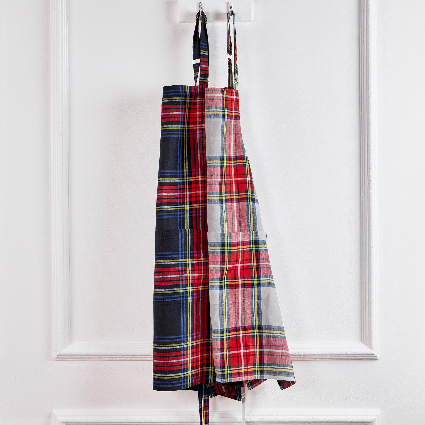 Premium Linen Bib Apron for Cooking, Baking & Grilling - Durable & Stylish Kitchen Apron for Chefs & Home Cooks - Perfect for BBQ, Baking & Crafting