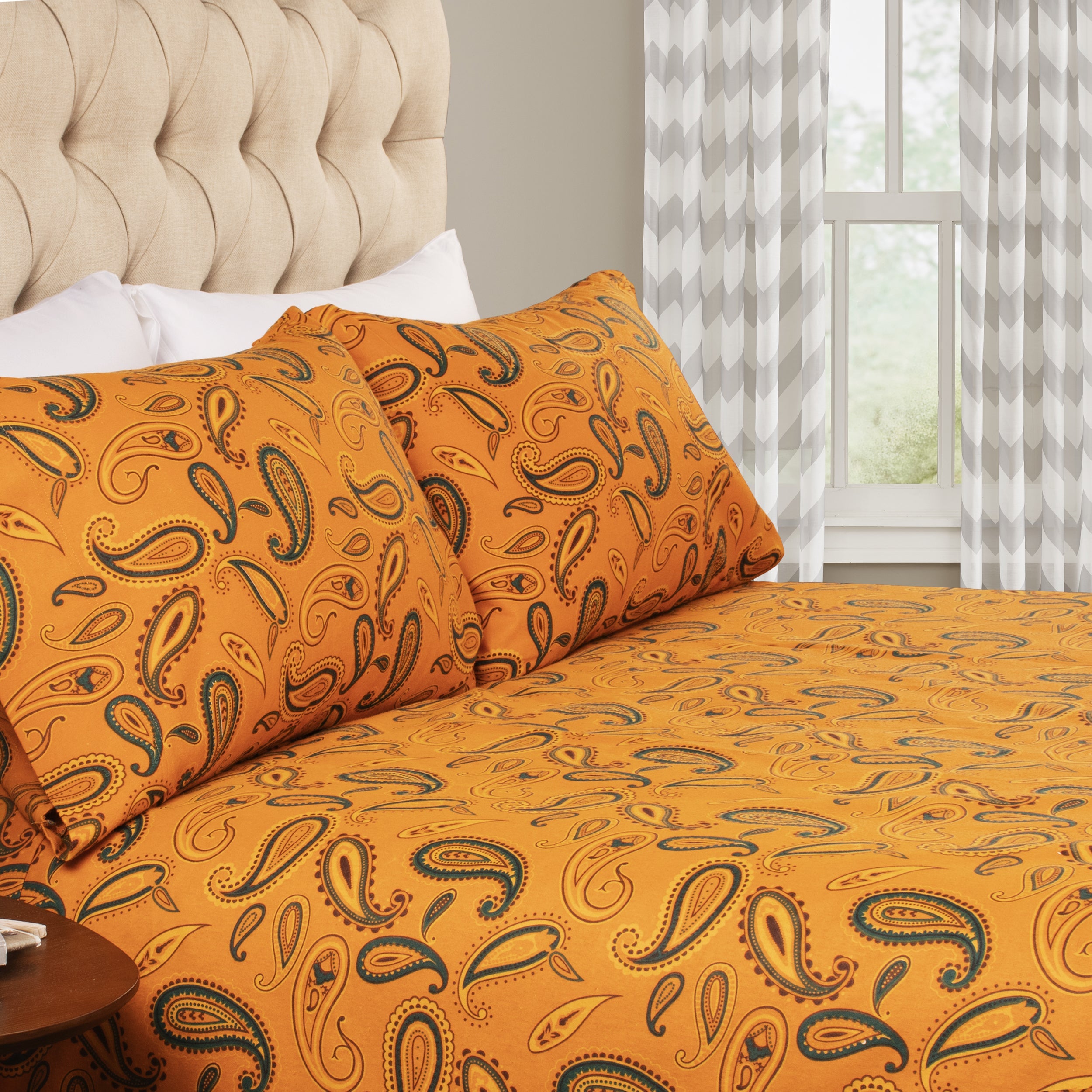 Soft Flannel Cotton Floral Paisley Bed Sheet Set with Deep Pockets - Queen Size, 4-Piece Set for Cozy Winter Nights & Guest Room Comfort