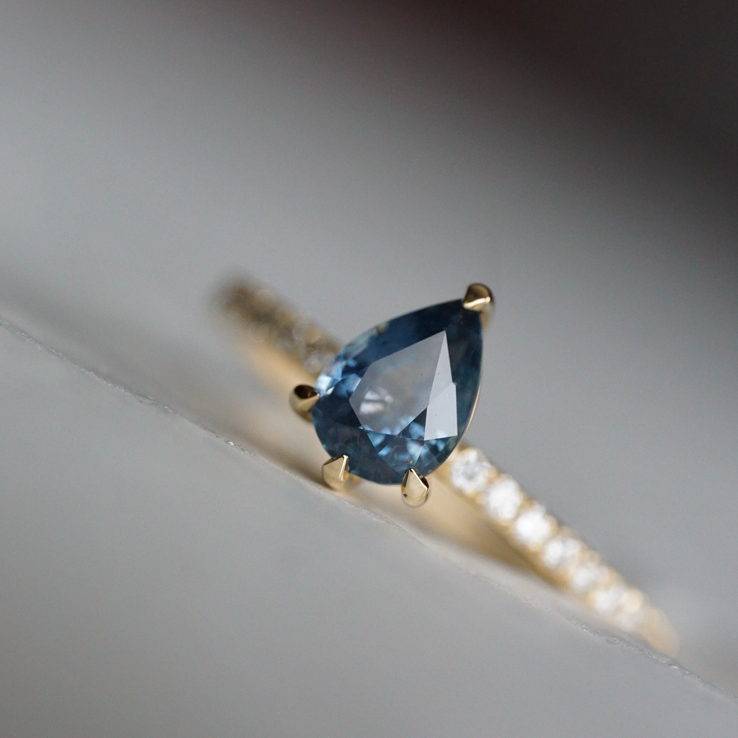 Montana Sapphire Solitaire Ring 'Edith' – Elegant Engagement & Wedding Jewelry for Women | Perfect for Proposals, Anniversaries & Special Occasions
