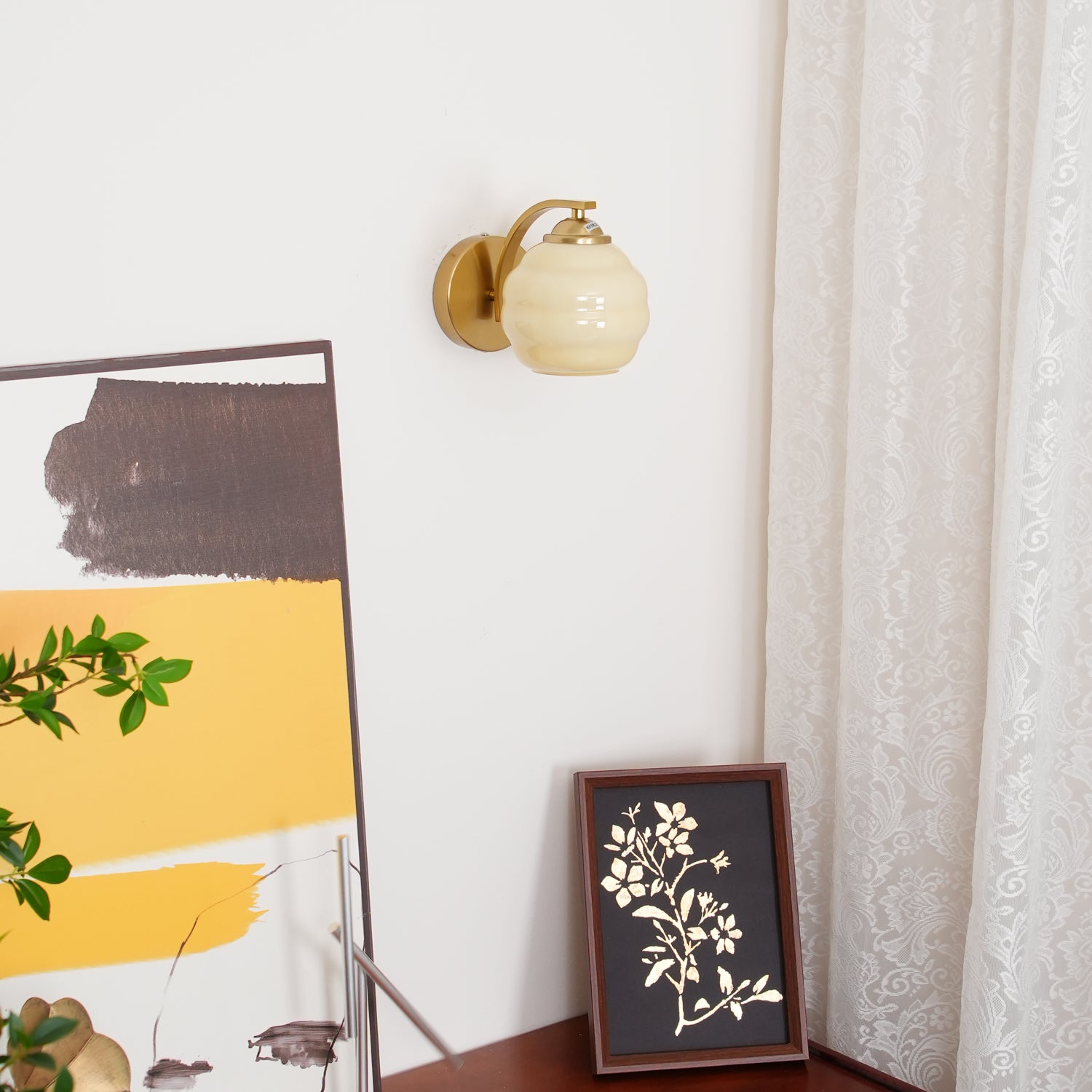 Vintage Art Deco Plug-in Wall Sconce - Brass Finish LED Wall Lamp for Bedroom, Living Room & Hallway Lighting