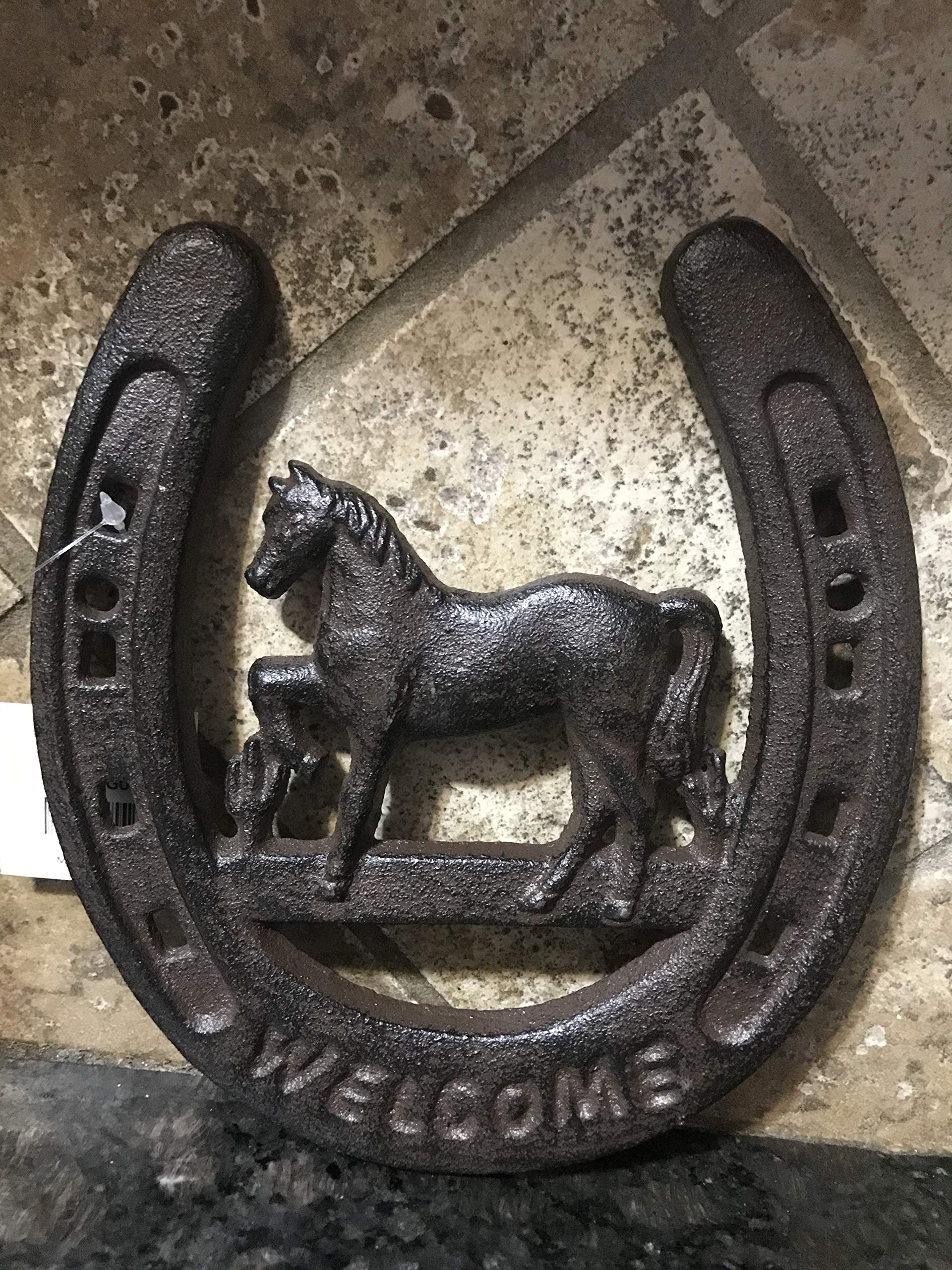 Lucky Horseshoe Cast Iron Welcome Sign - Texas Style Rustic Barn Decor for Home, Farmhouse & Ranch Entryway | Perfect for Western, Cowboy & Equestrian Themed Spaces