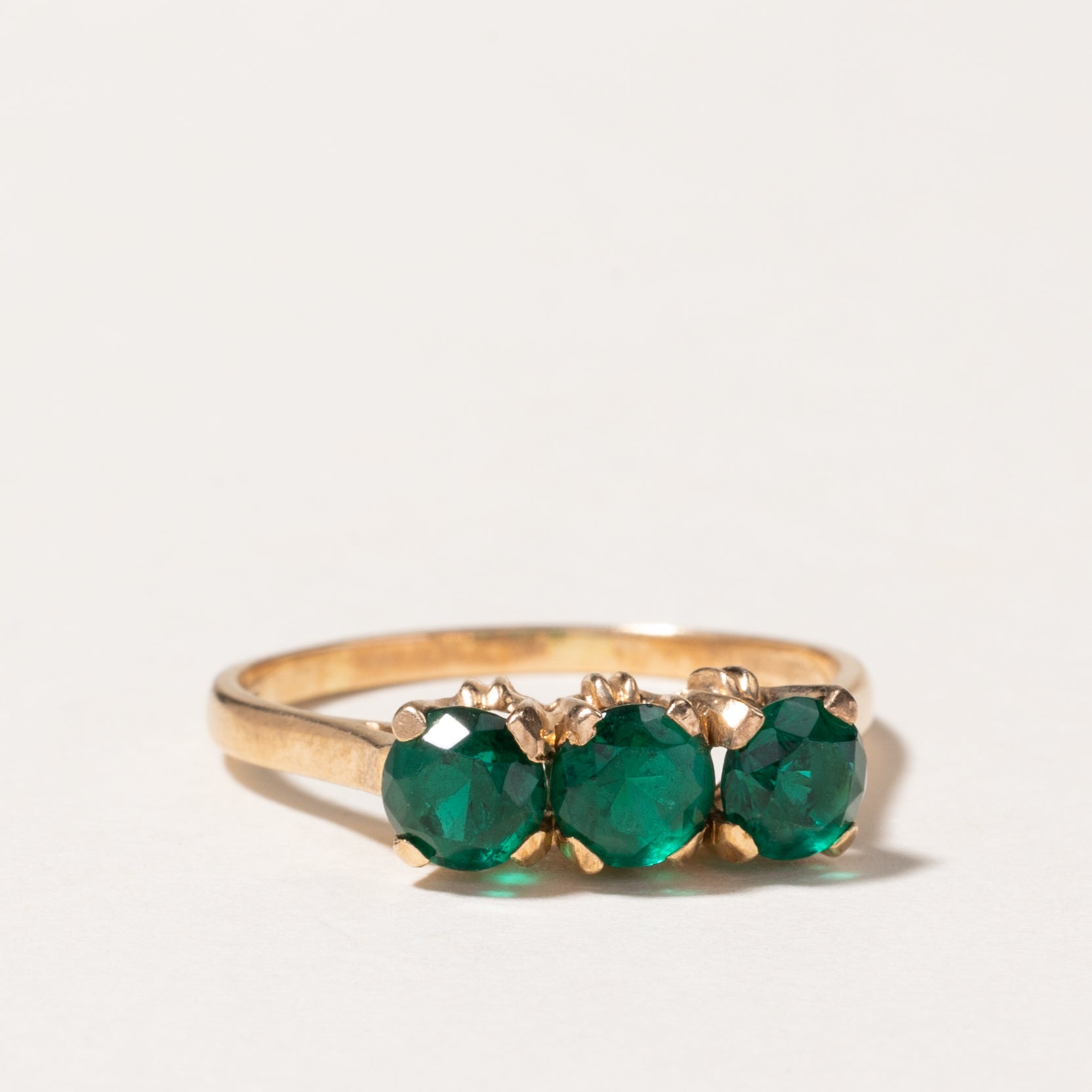 10K Yellow Gold Three Stone Green Glass Ring for Women - Size 8.75 | Elegant Vintage Style Jewelry Gift for Anniversary, Birthday & Special Occasions