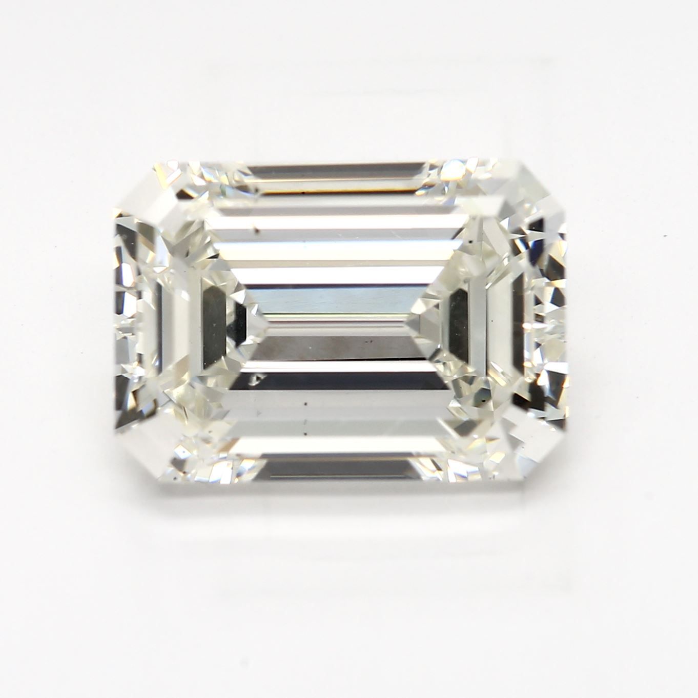 3.03 Carat H SI2 Emerald Lab Grown Diamond - Elegant Engagement Ring & Fine Jewelry for Special Occasions