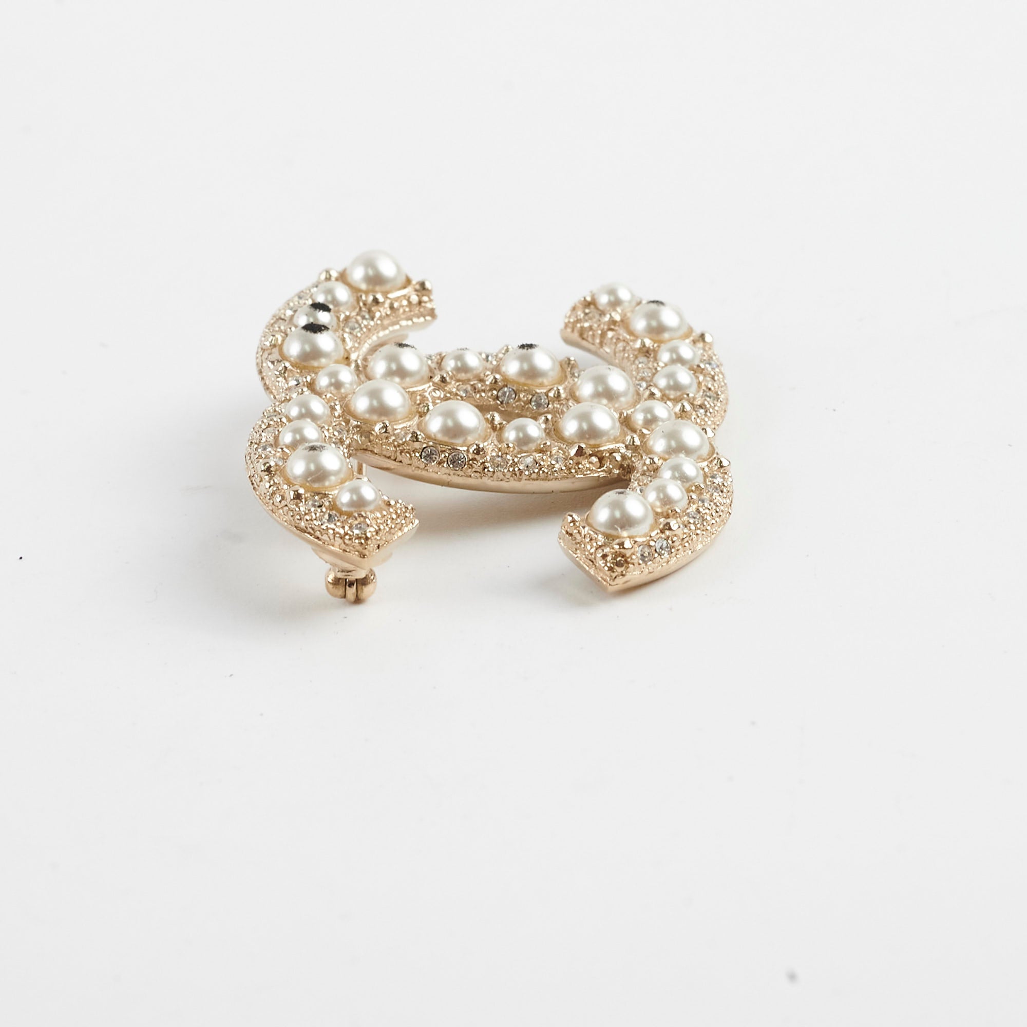 Chanel CC Logo Gold Pearl Rhinestone Brooch - Elegant Fashion Jewelry for Women | Perfect for Dresses, Blazers & Special Occasions