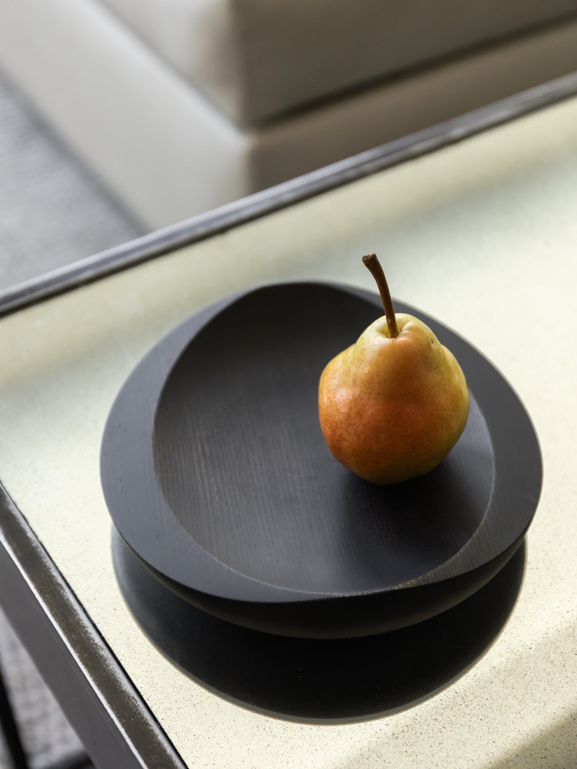 AEKA Thick Rim Dinner Plate - 10.5 Inch Black Ceramic Plate for Dining, Restaurants & Home Decor | Elegant Tableware for Everyday Meals & Special Occasions