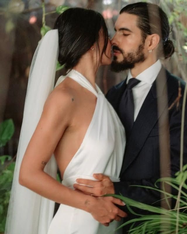 Pronovias Antalya Wedding Dress - Elegant Lace Bridal Gown for Bride, Perfect for Beach Weddings & Destination Ceremonies