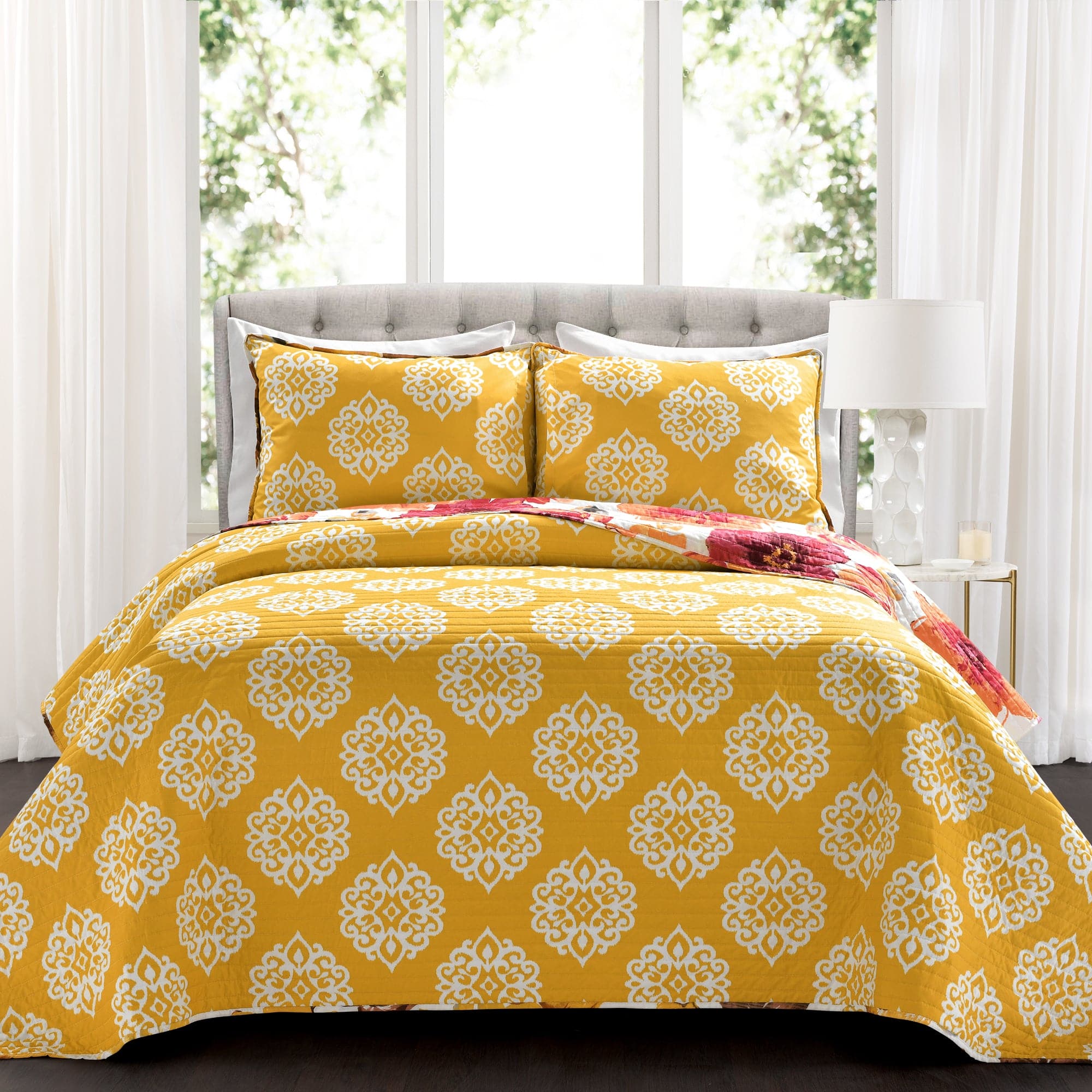 Leah Quilt 3 Piece Bedding Set - Queen Size Comforter, Pillow Shams & Bed Skirt - Soft Microfiber Luxury Quilted Bed Set for Cozy Bedroom Decor