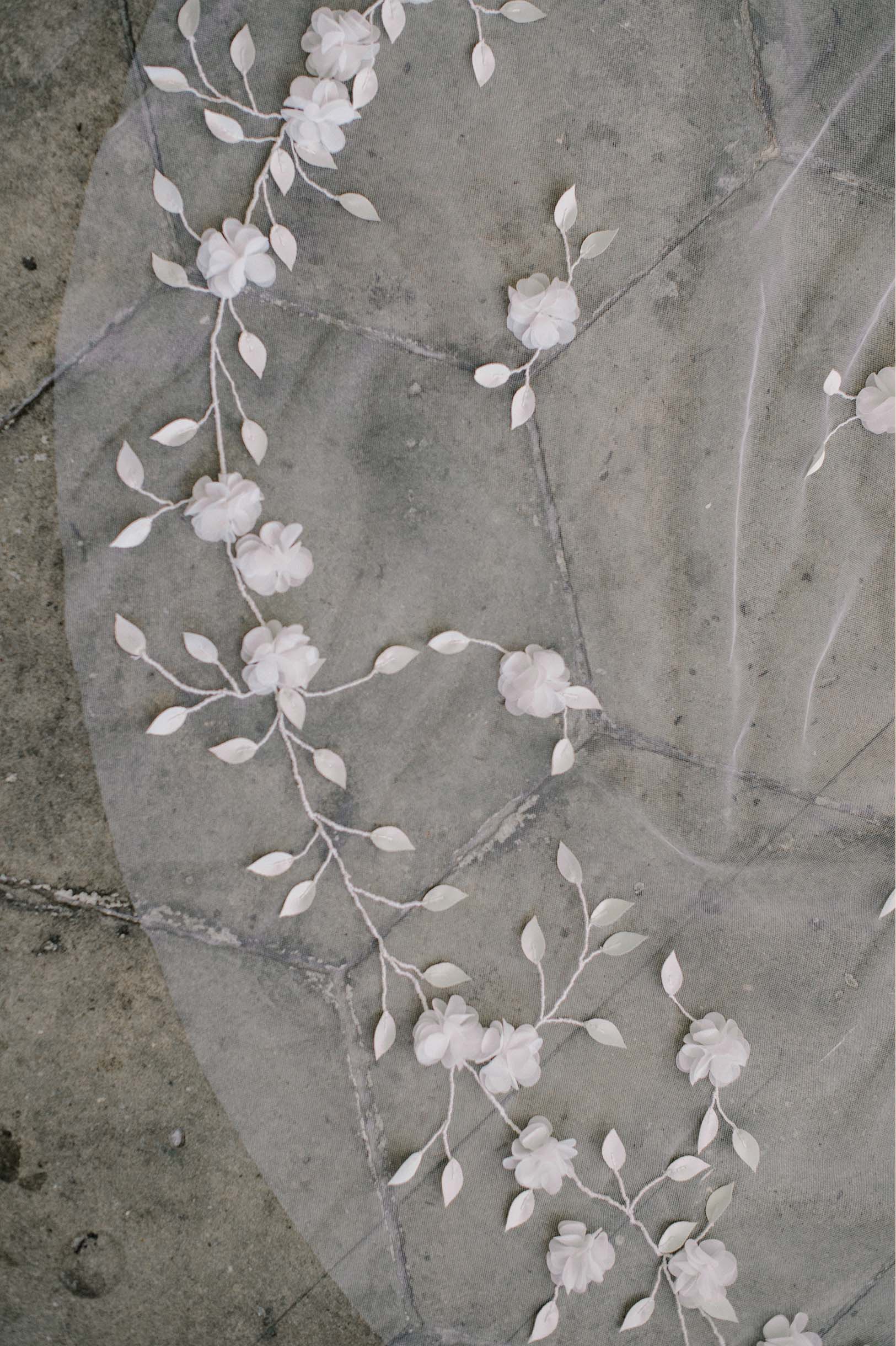 Bella 3D Floral Blusher Veil in Ivory - Perfect for Weddings, Bridal Showers & Special Occasions