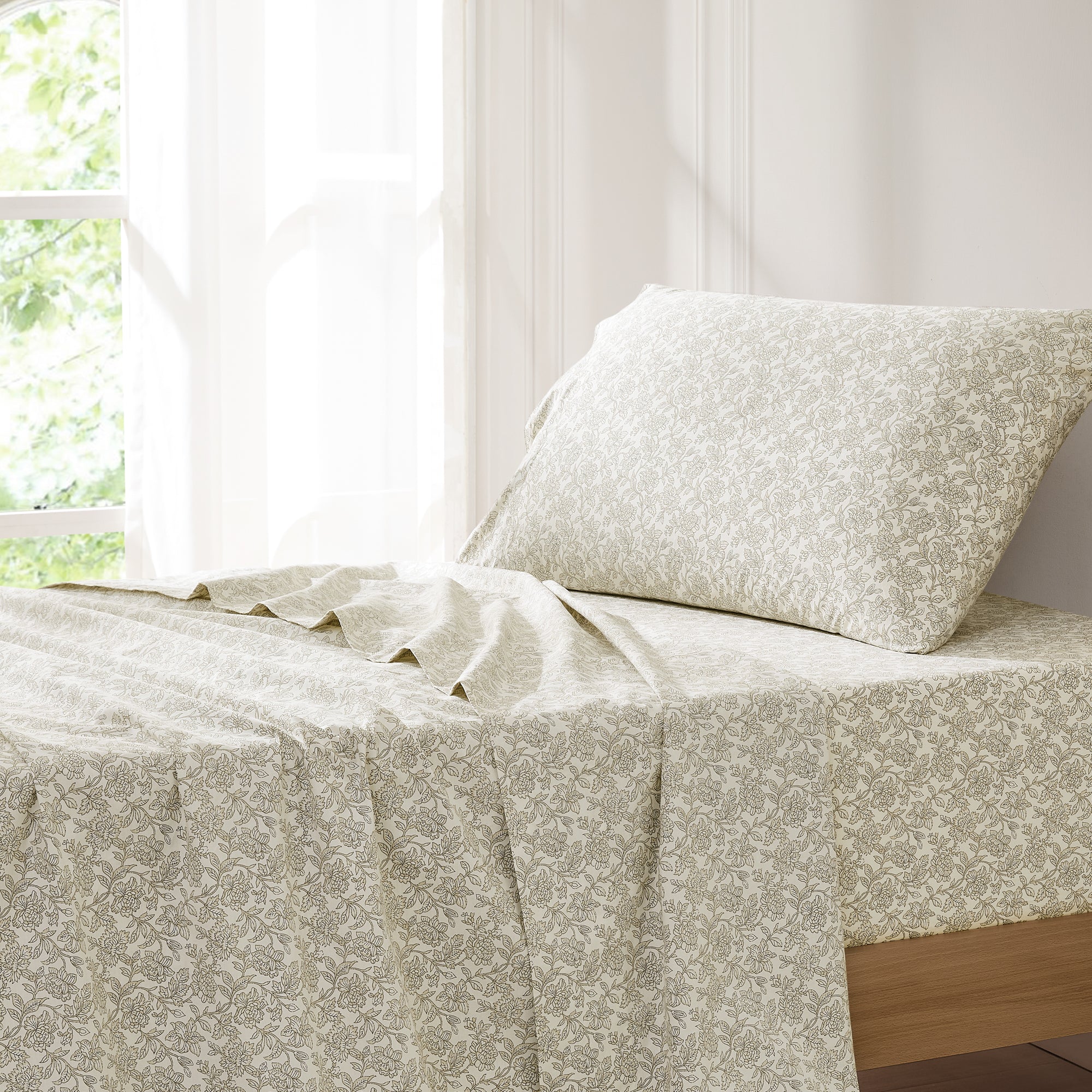 Zara Floral Print 100% Cotton Bed Sheet Set - Queen Size, 4-Piece Set for Soft & Breathable Bedding | Perfect for Master Bedroom, Guest Room & Dormitory