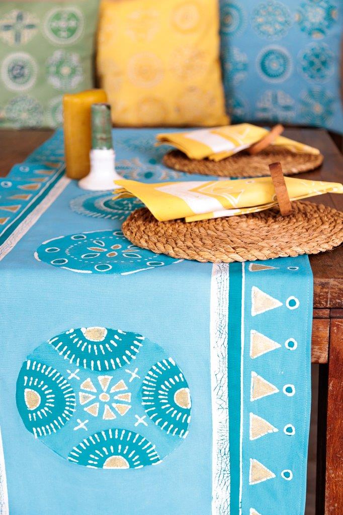 Kuosi Waterproof Aqua Blue Table Runner for Dining Room Decor - Perfect for Weddings, Parties, and Holiday Tablescapes