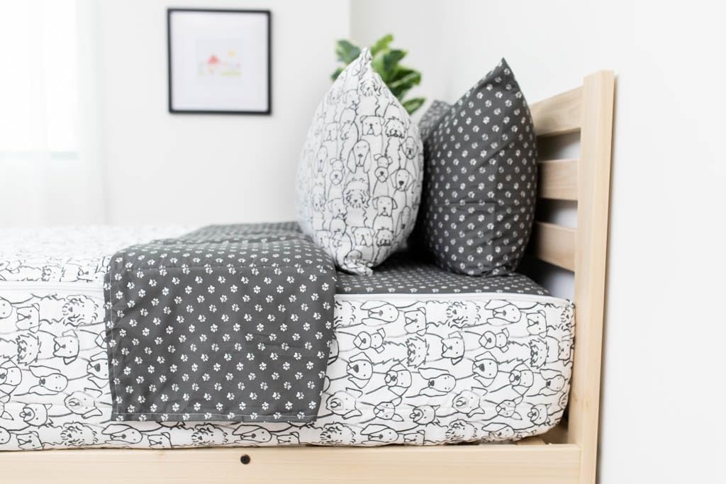 Durable Zipper Dog Bedding Set for Kids - Puppy Design Comforter, Sheets & Pillowcase | Easy Wash Bed-in-a-Bag | Perfect for Nursery, Toddler Rooms & Sleepovers