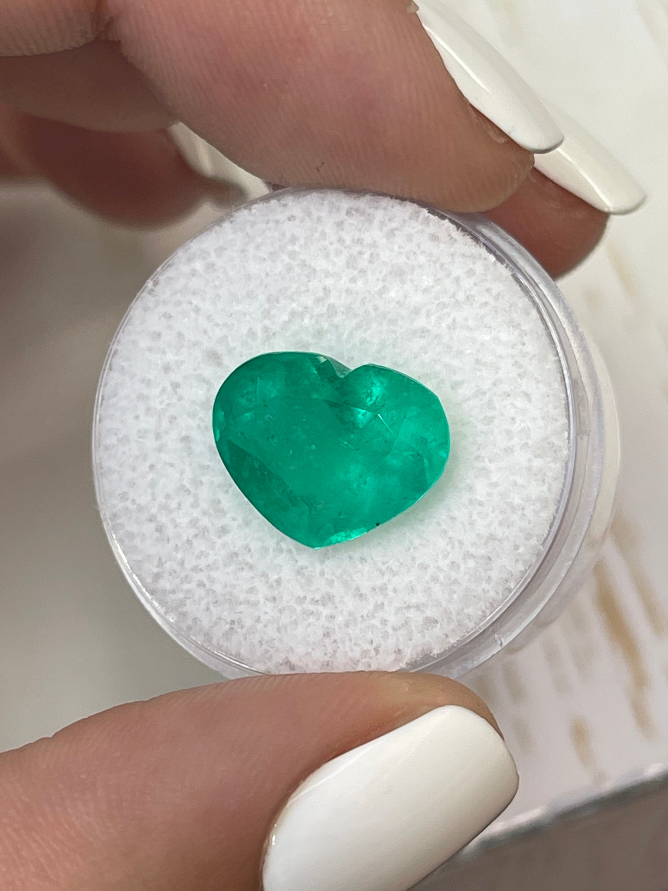 5.80 Carat Vivid Green Natural Loose Colombian Emerald Heart Cut Gemstone for Jewelry Making, Engagement Rings & Luxury Gifts