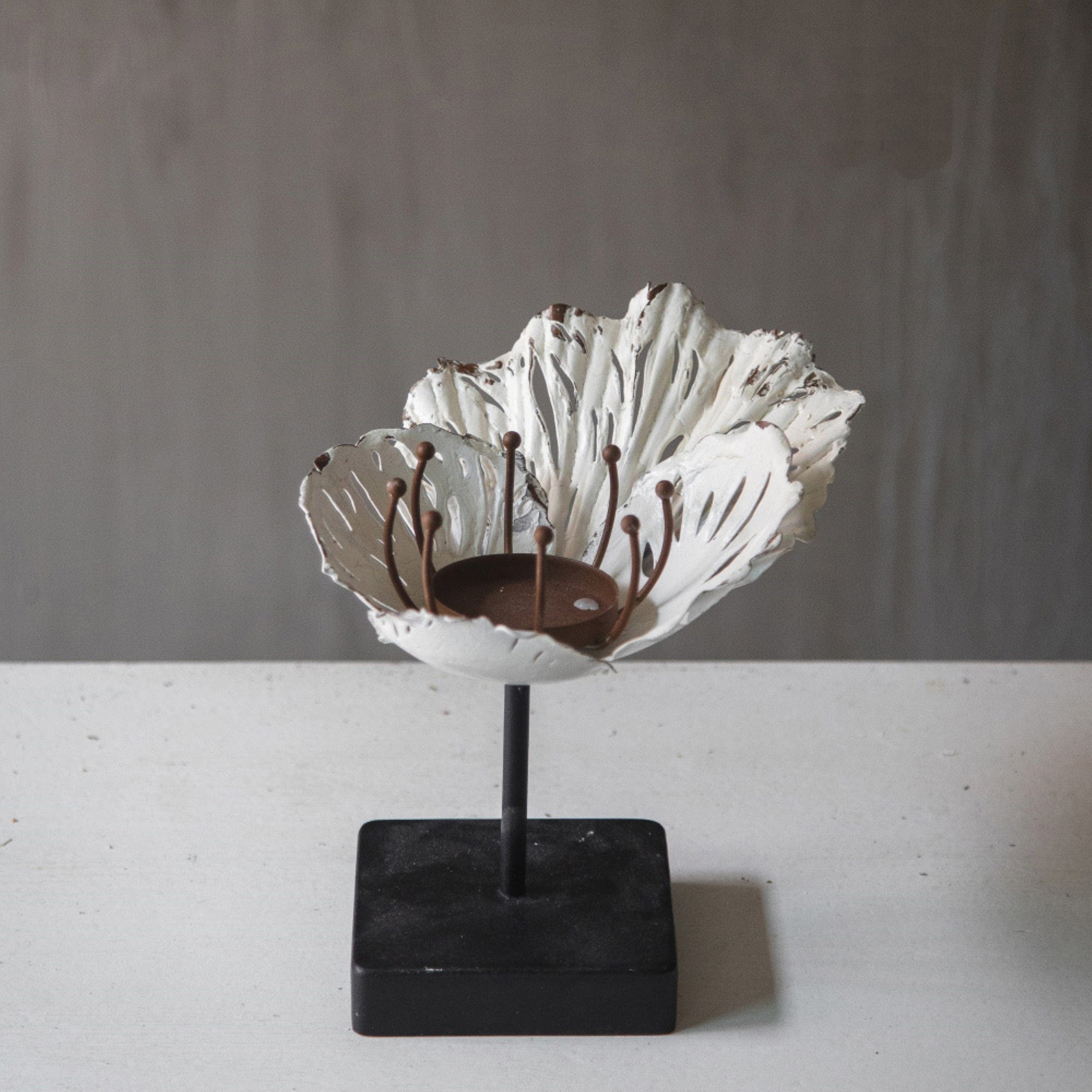 Urban Style Metal Flower Candle Holder with Wooden Base - Elegant Home Decor for Dining Table, Wedding Centerpiece & Romantic Ambiance