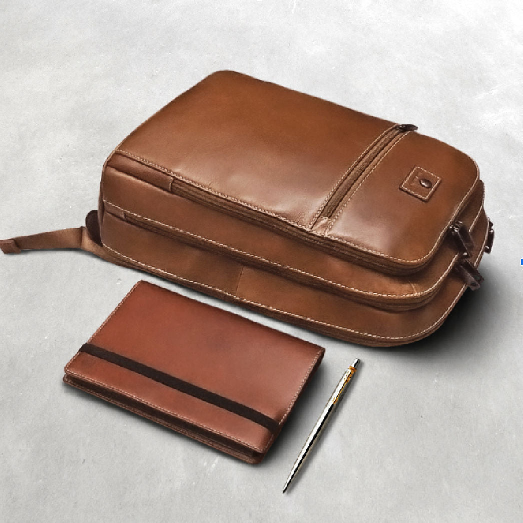 Jekyll & Hide Montana Overnight Business Backpack 45cm - Durable Leather Laptop Backpack for Men & Women - Perfect for Business Travel, Work Commute & Weekend Getaways