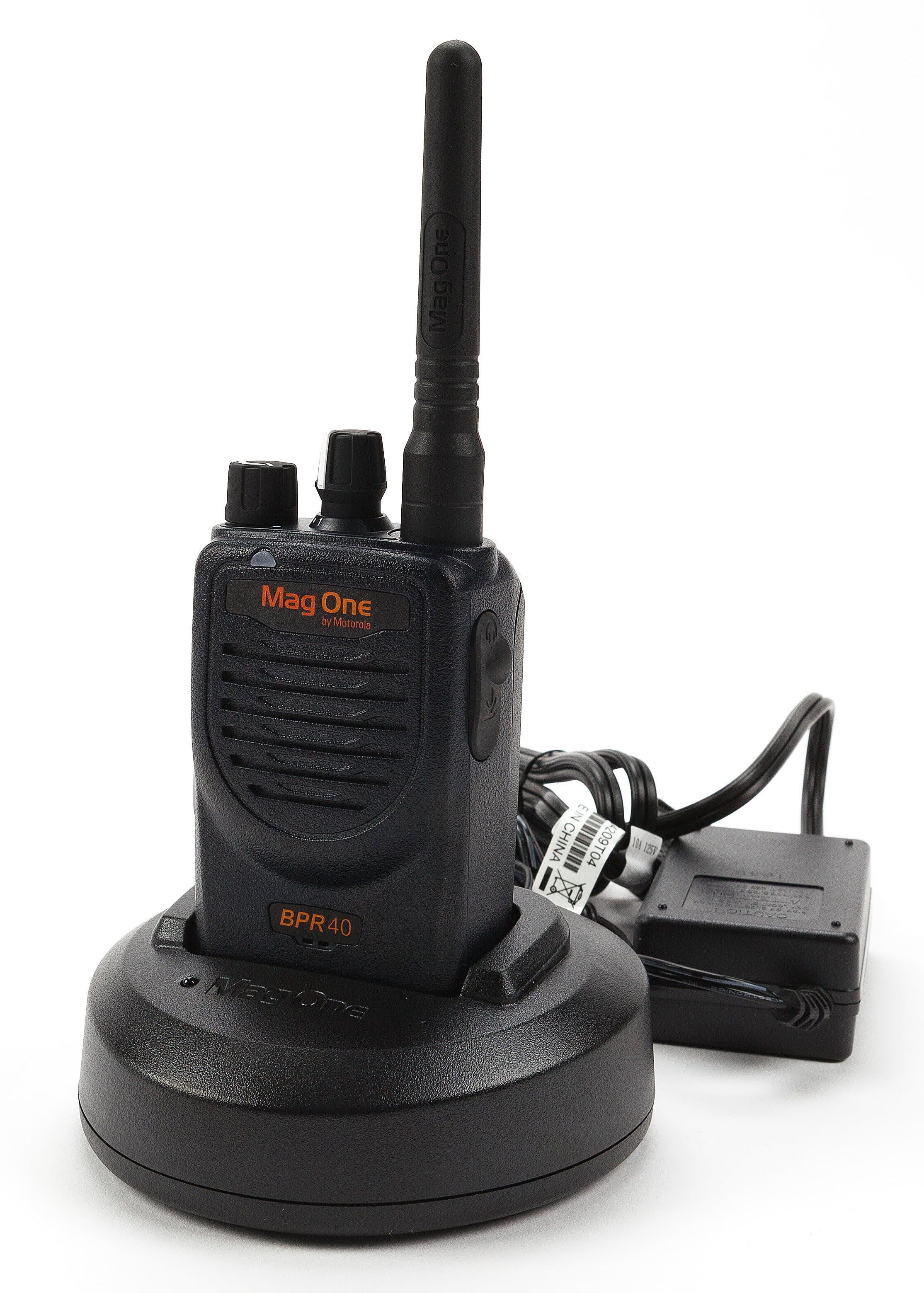 Motorola BPR 40 MagOne Two-Way Analog Business Radio - Long Range Walkie Talkie for Construction, Warehouse & Outdoor Activities