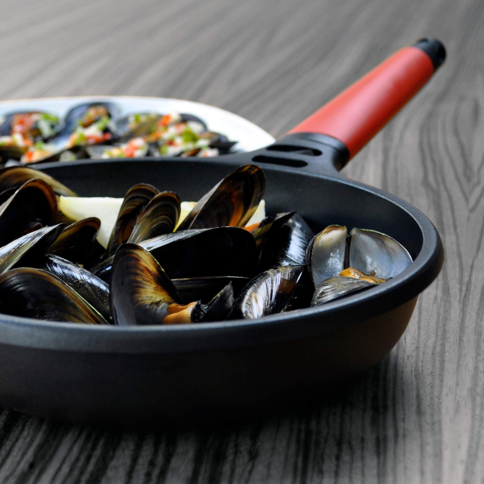 **20cm Red Induction Frying Pan - Non-Stick Skillet for Gas, Electric & Induction Cooktops - Perfect for Searing, Frying & Cooking Eggs**