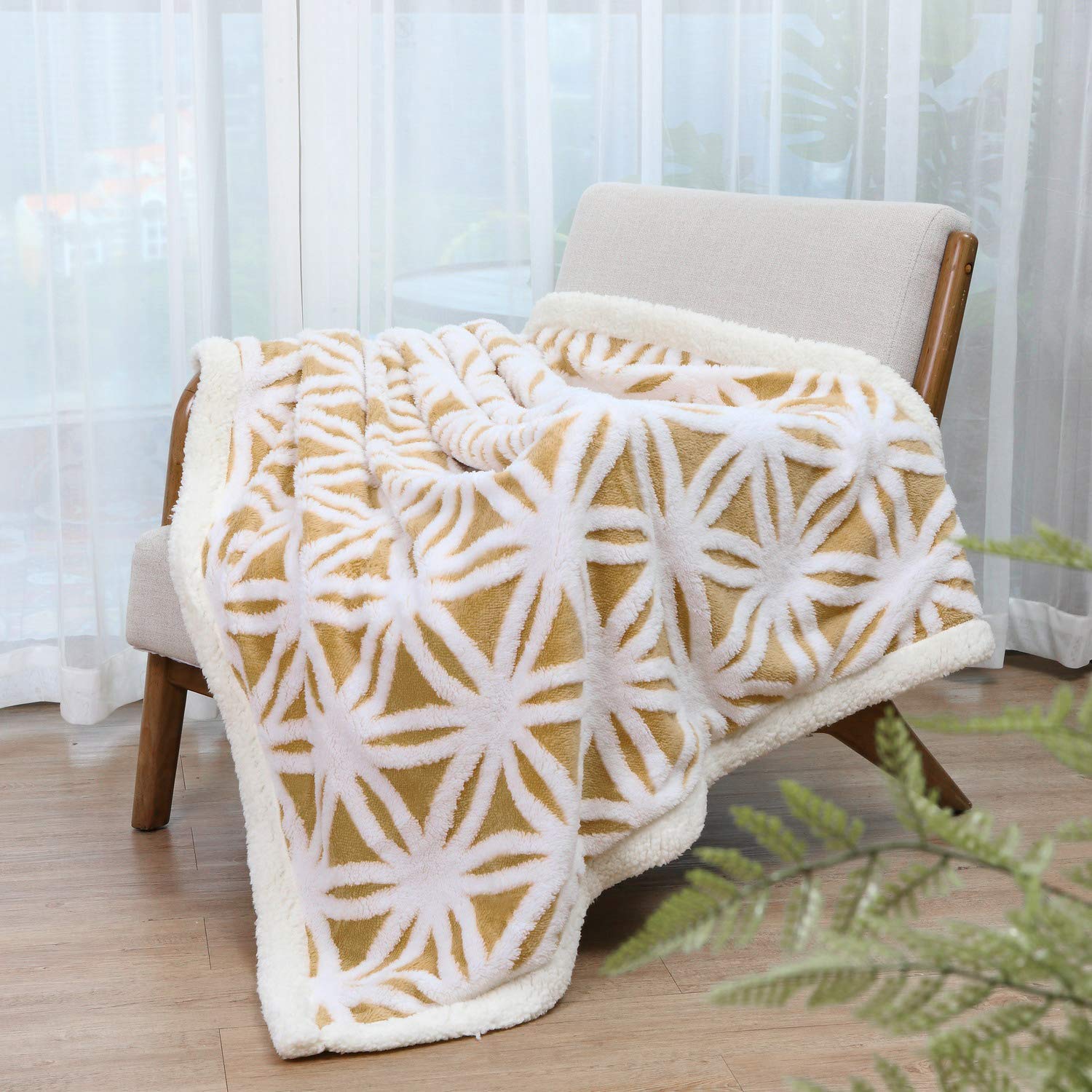 LOMAO Sherpa Fleece Blanket - Ultra Soft & Fuzzy Dual Sided Throw Blanket for Couch, Sofa & Bed - Warm Cozy Blanket for Winter, Home Decor, Camping & Gifts (Yellow, 60x80 Inches)